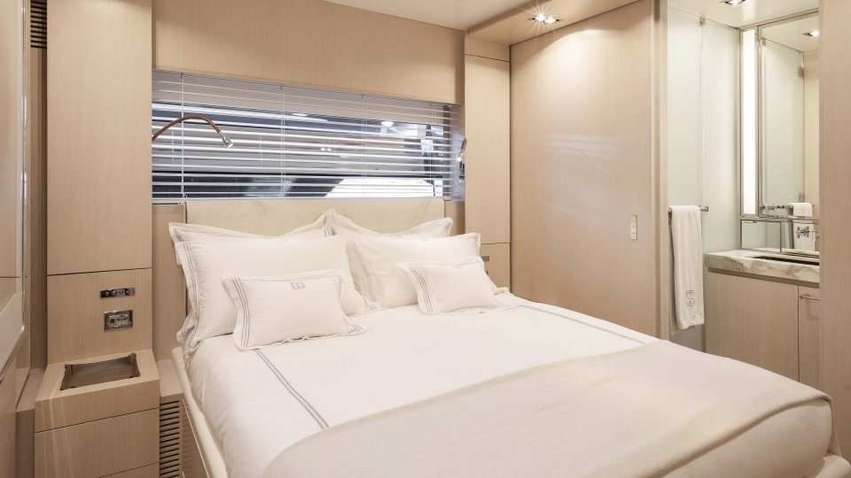 [MOTOR-YACHT-PRIVATE-GG]-11865-10.jpg