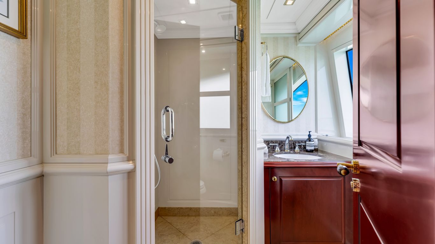 [MOTOR-YACHT-SAPPHIRE-EX-RED-SAPPHIRE-COPY]-11712-52.jpg