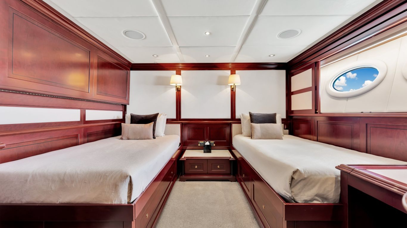 [MOTOR-YACHT-SAPPHIRE-EX-RED-SAPPHIRE-COPY]-11712-57.jpg