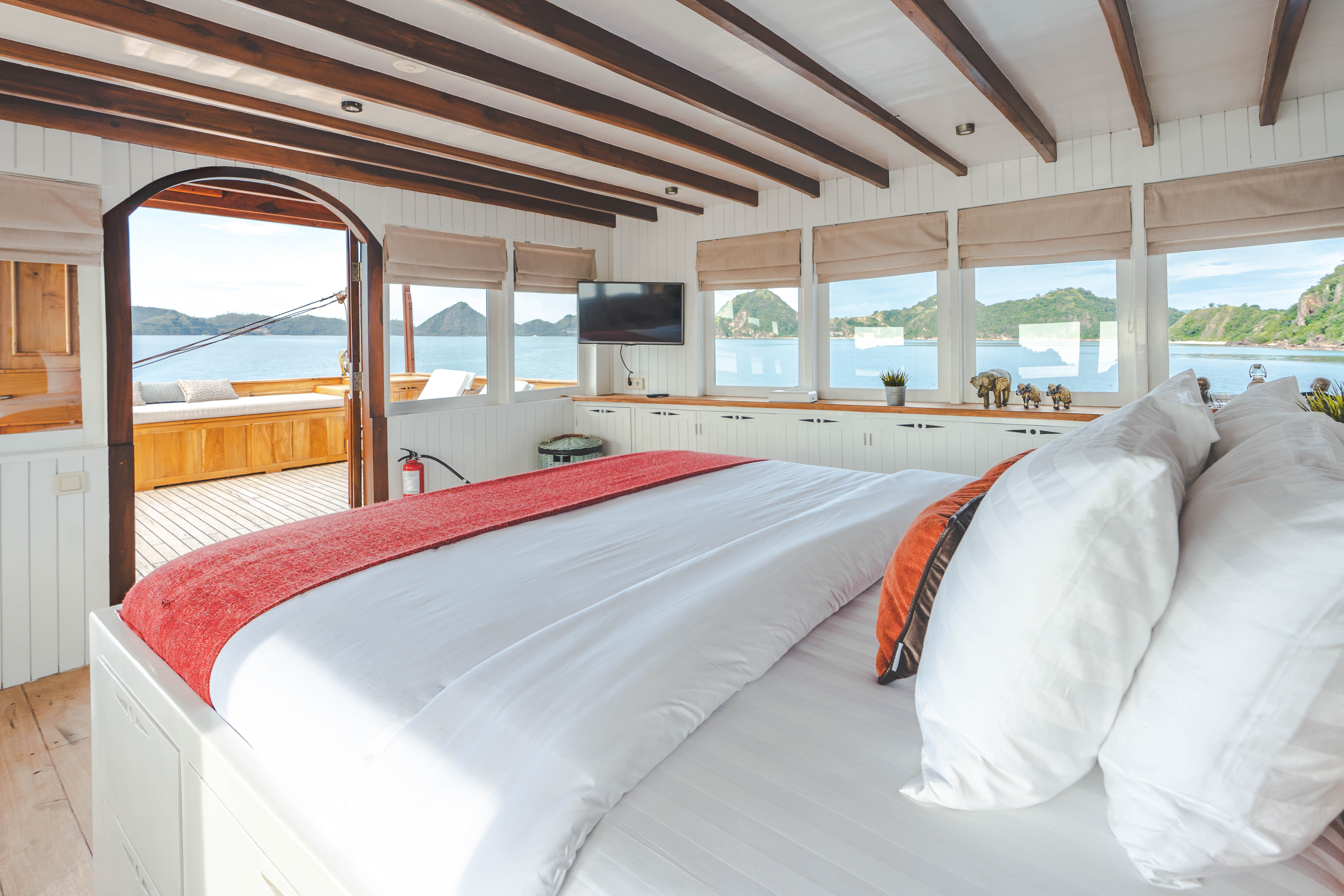 [PHINISI-EXPLORER-YACHT-MISCHIEF]-10093-15.jpg