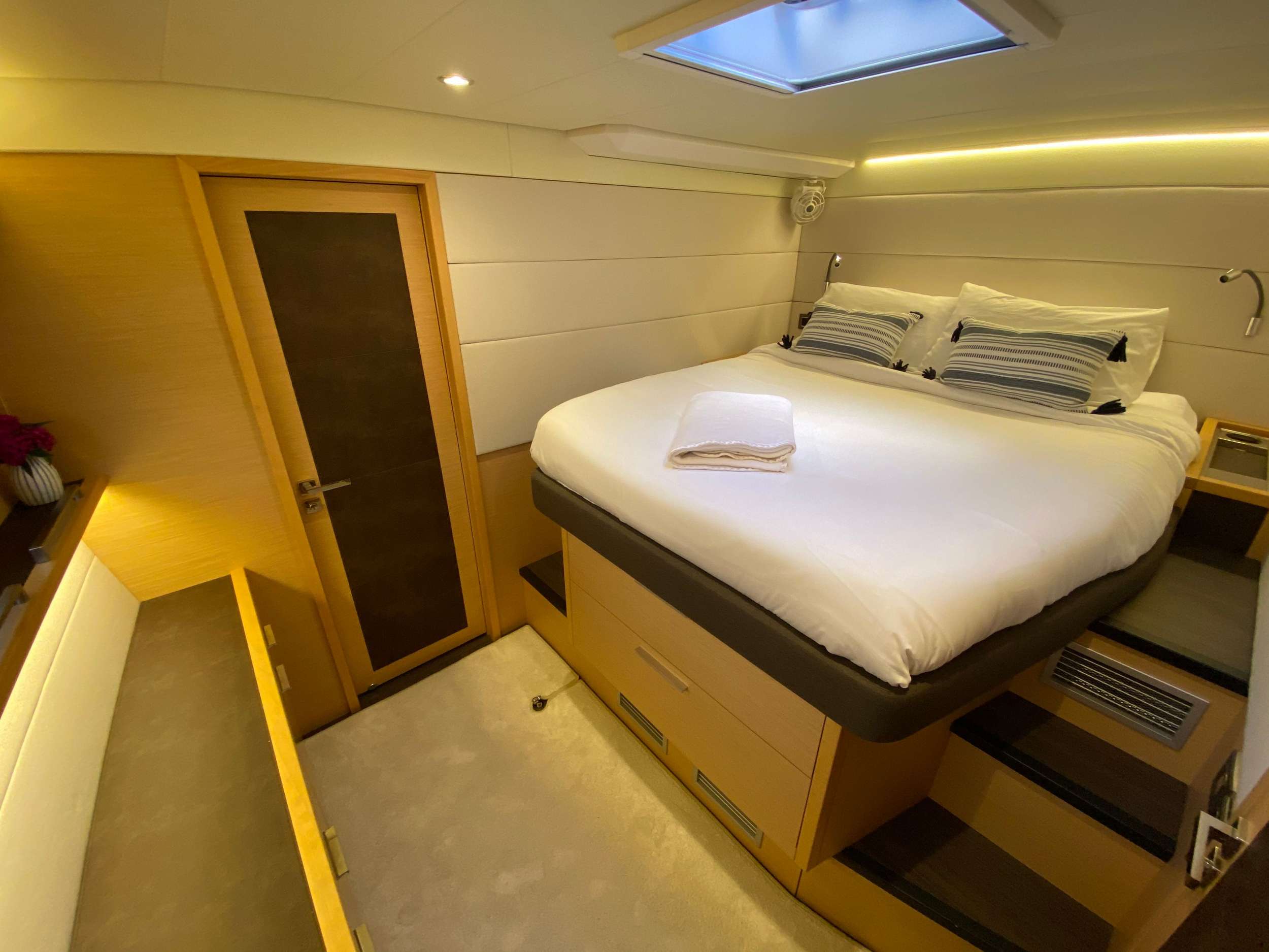 [POWER-CATAMARAN-YACHT-COLETTE]-13955-9.jpg