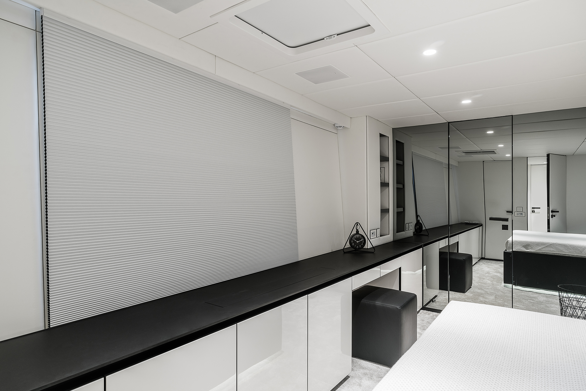 [SY-ABOVE]-12829-14.jpg