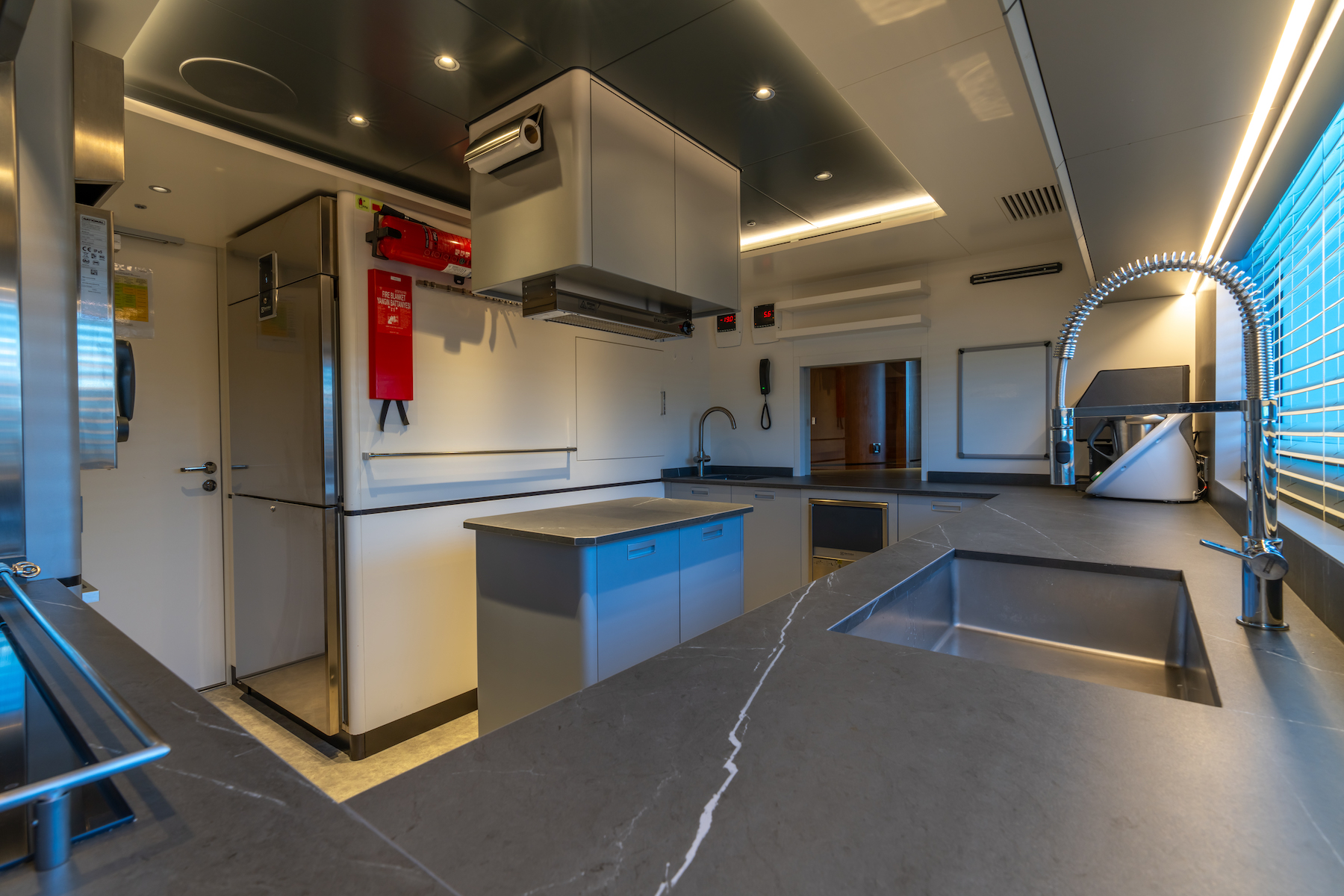 [YACHT-BILGIN]-12924-27.jpg