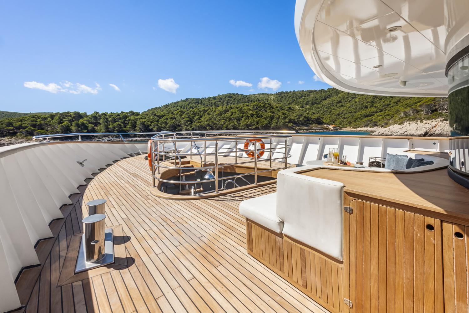04-Foredeck (1).jpg