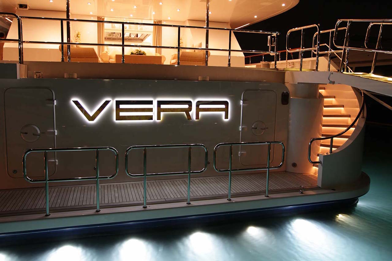05-Vera-superyacht-aft-night.jpg