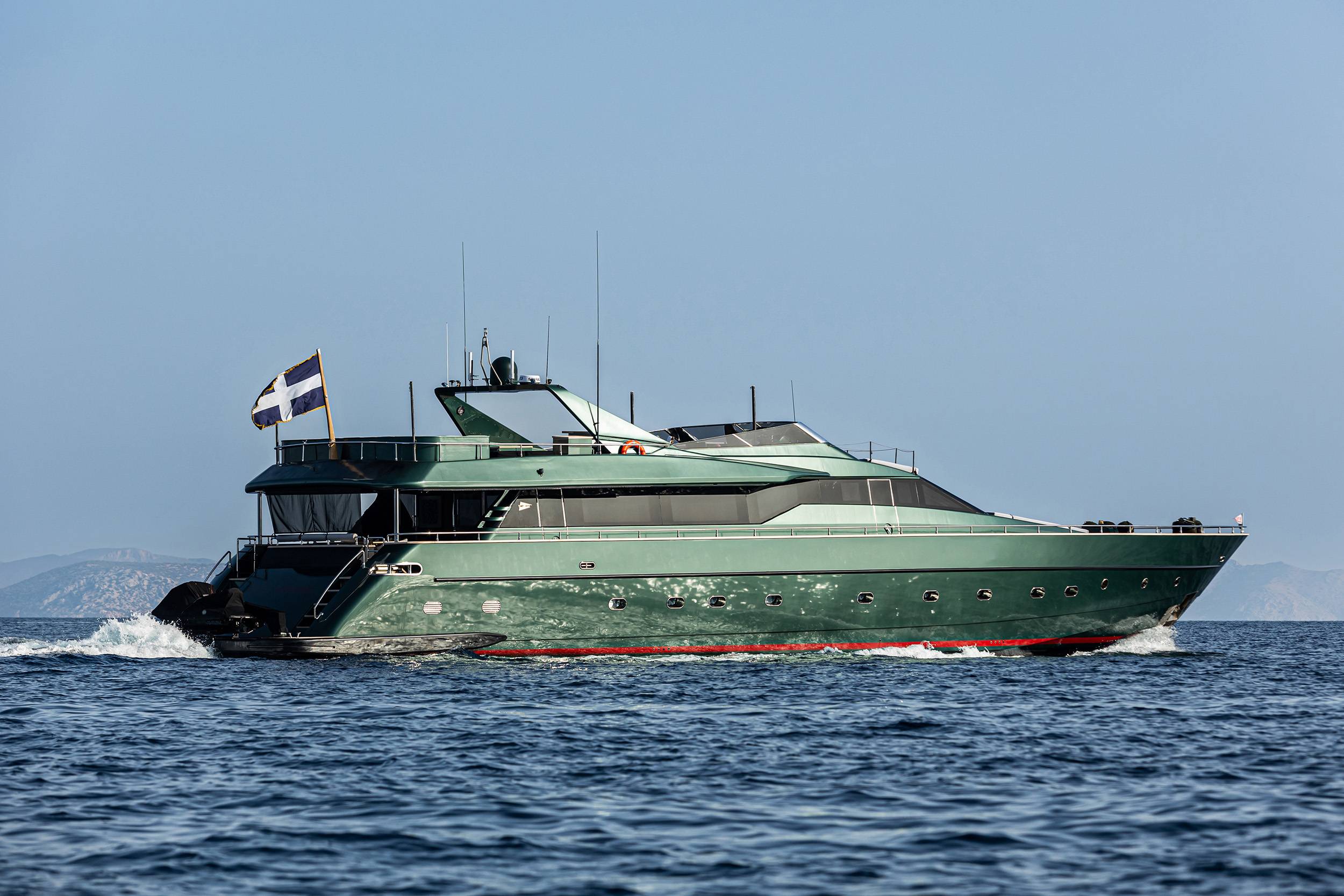 1.1 Luxury yacht CAN'T REMEMBER.jpg