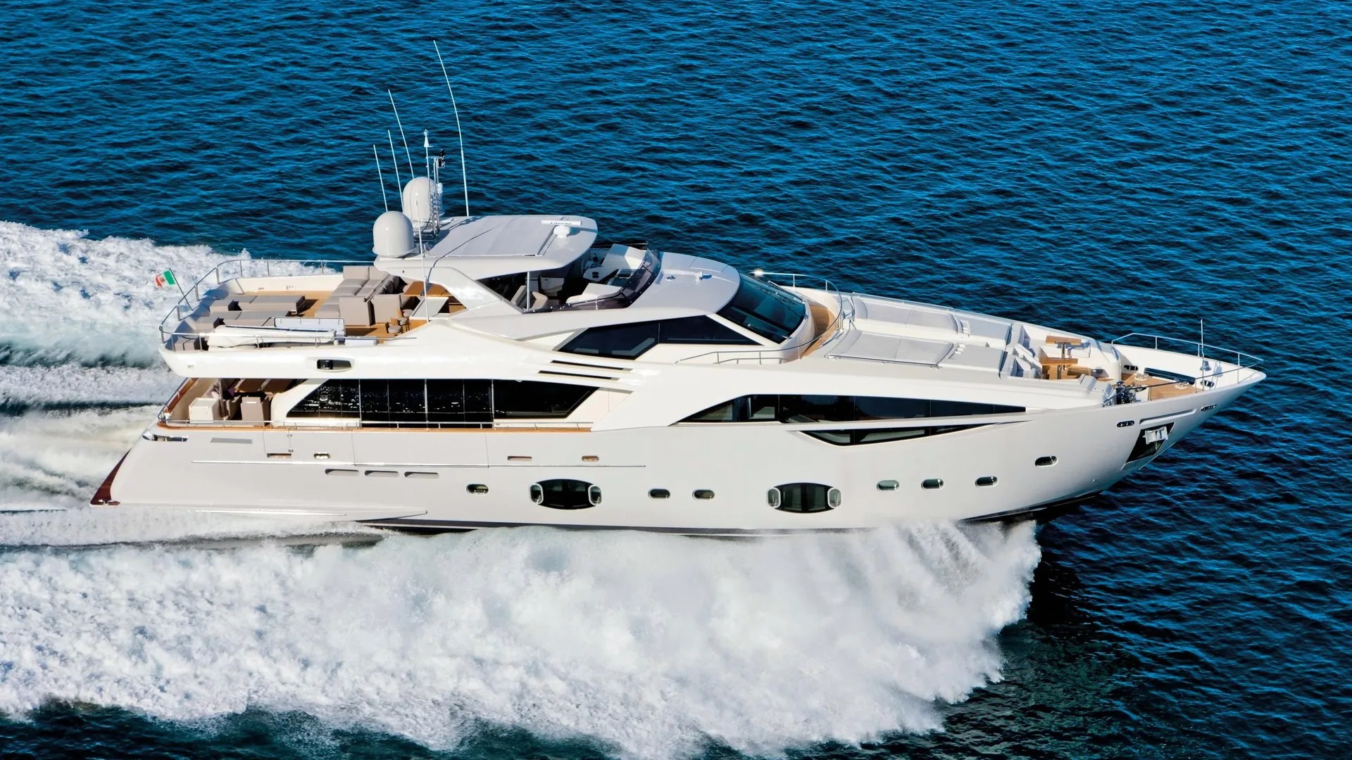 1.1 Luxury yacht INFINITAS.jpg