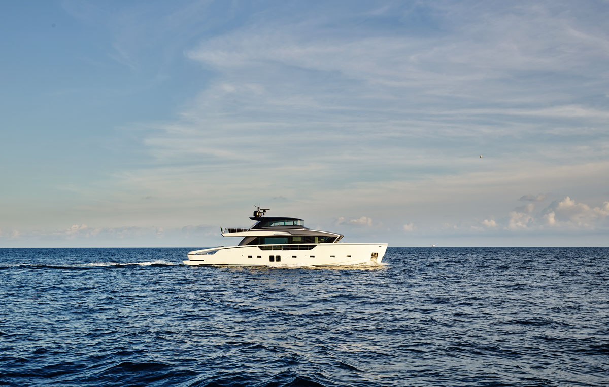 1.1 Luxury yacht LUAR.jpg