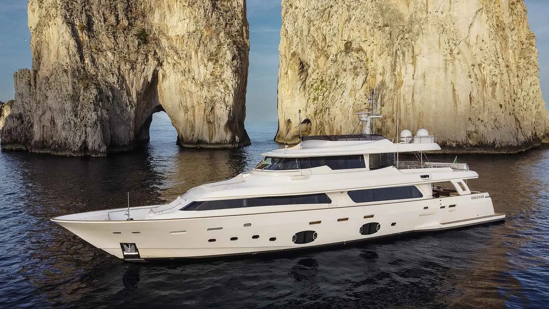 1.1 Luxury yacht MUSICA MUSICA.jpg