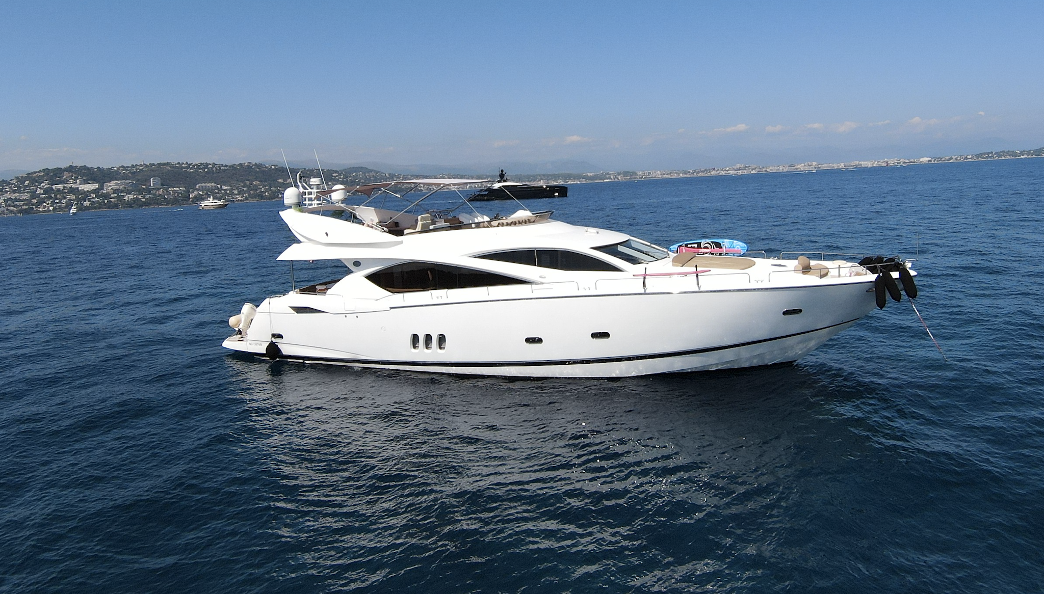 1.1 Motor yacht LADY YOUSRA.png