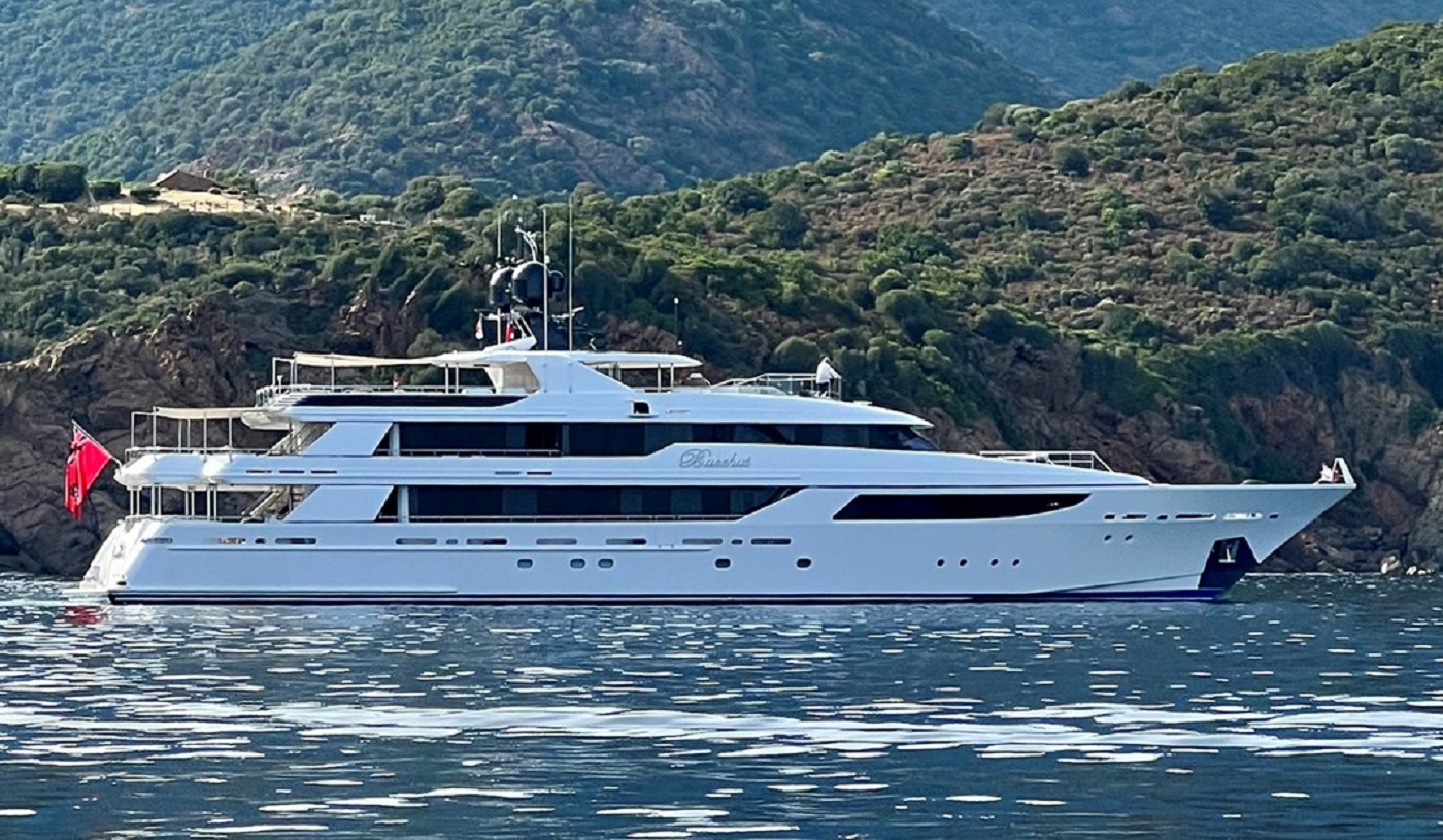 1.2 Luxury yacht BACCHUS.jpg