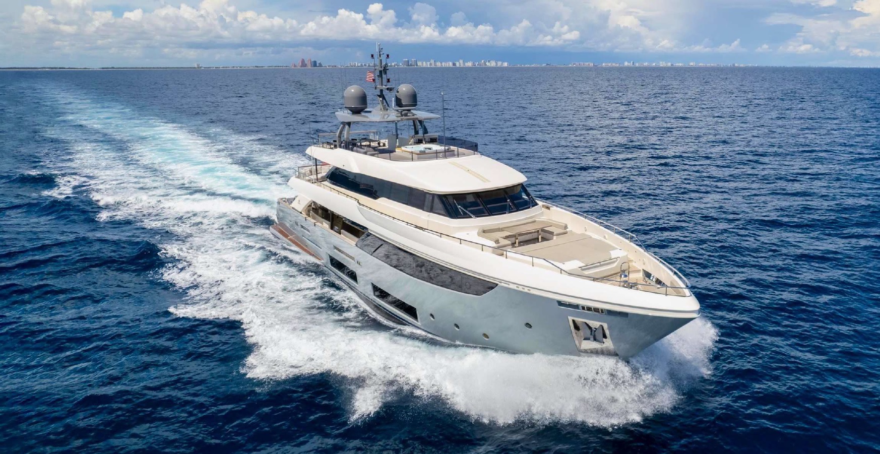 1.2 Luxury yacht COFINA...jpg