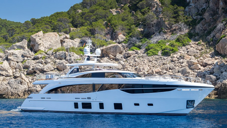 1.2 Luxury yacht MINOR FAMILY AFFAIR.jpg