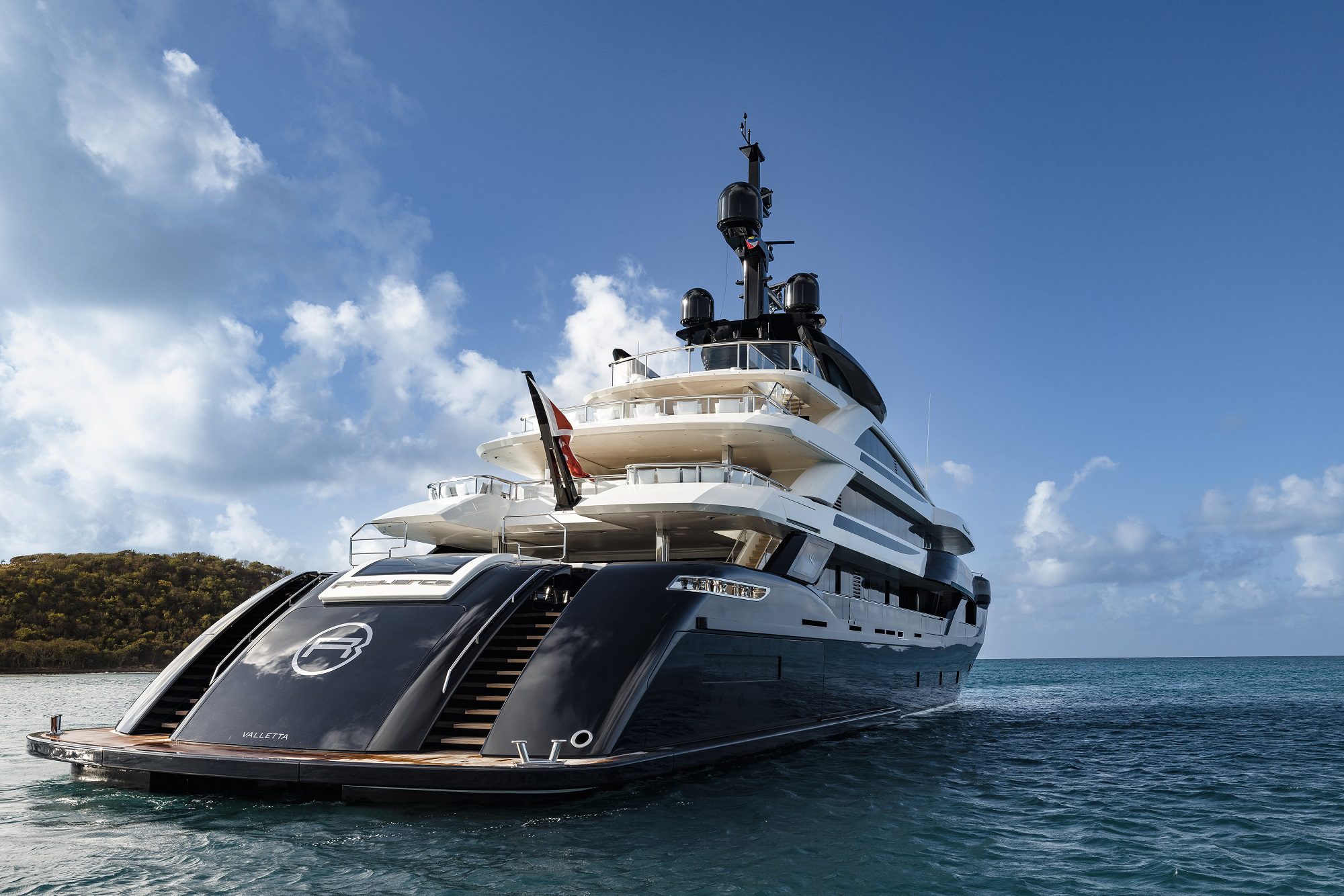 1.2 Luxury yacht RESILIENCE.jpg