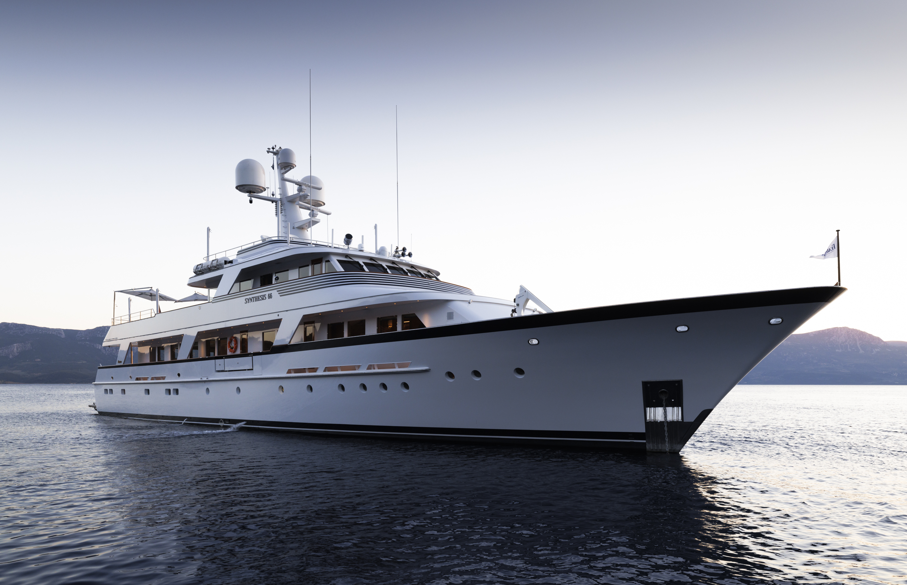1.2 Luxury yacht SYNTHESIS 66.jpg
