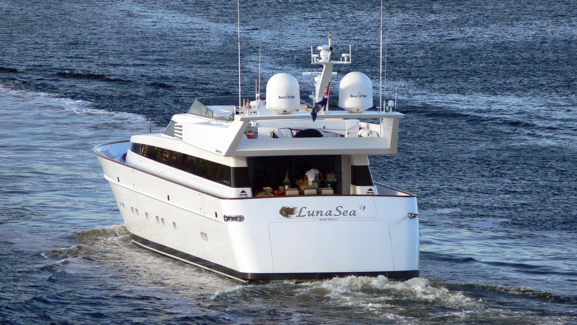 1.2 Motor yacht LUNASEA.jpg