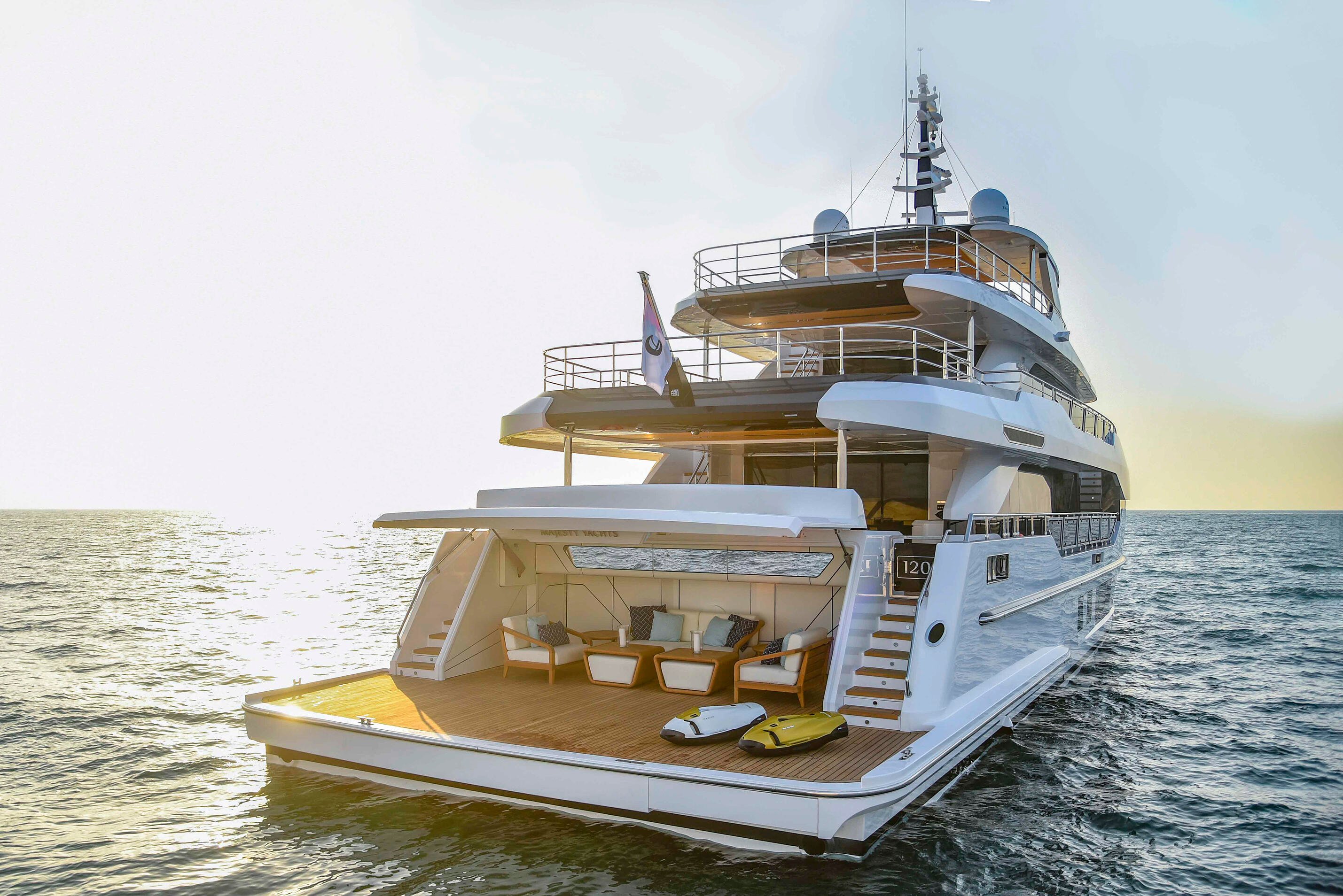 1.2 Motor yacht ROCKET ONE 1.jpg