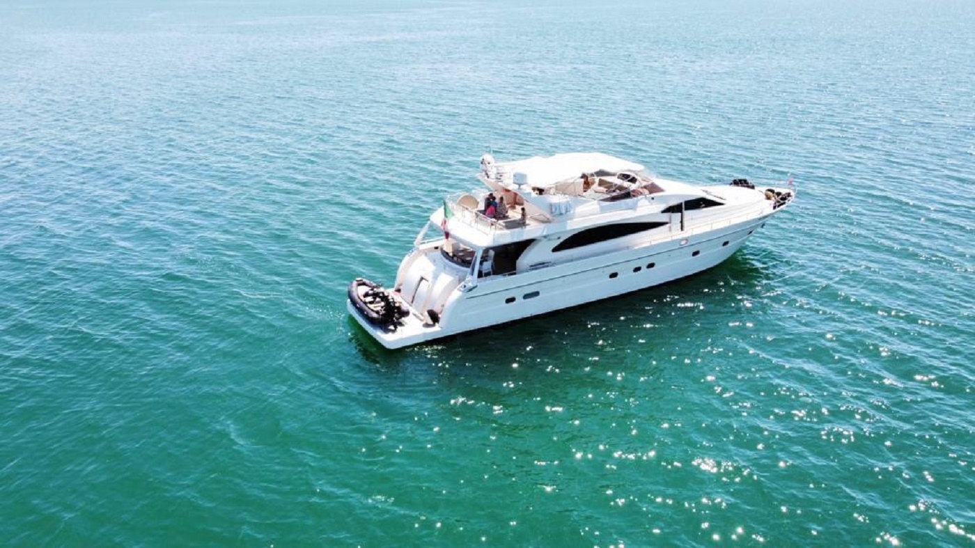1.2 Super yacht MAGIC SIX.jpg