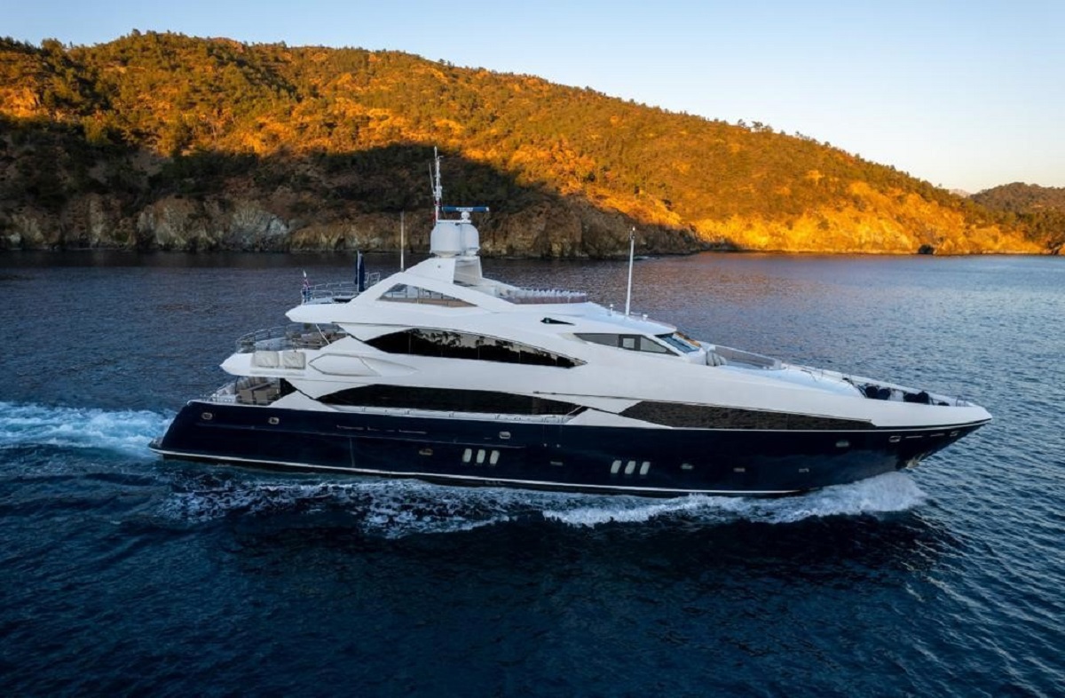 1.2 Super yacht MAMMI MAMMI.jpg