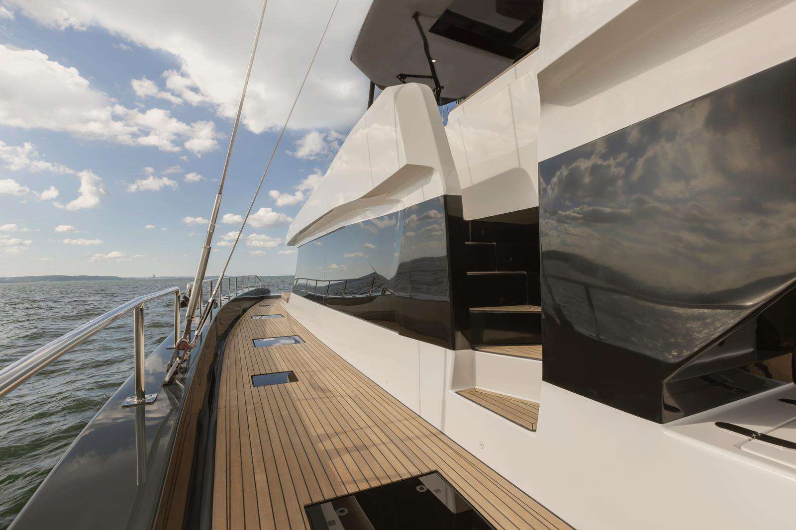 1.2 Super yacht MOONLIGHT.jpg