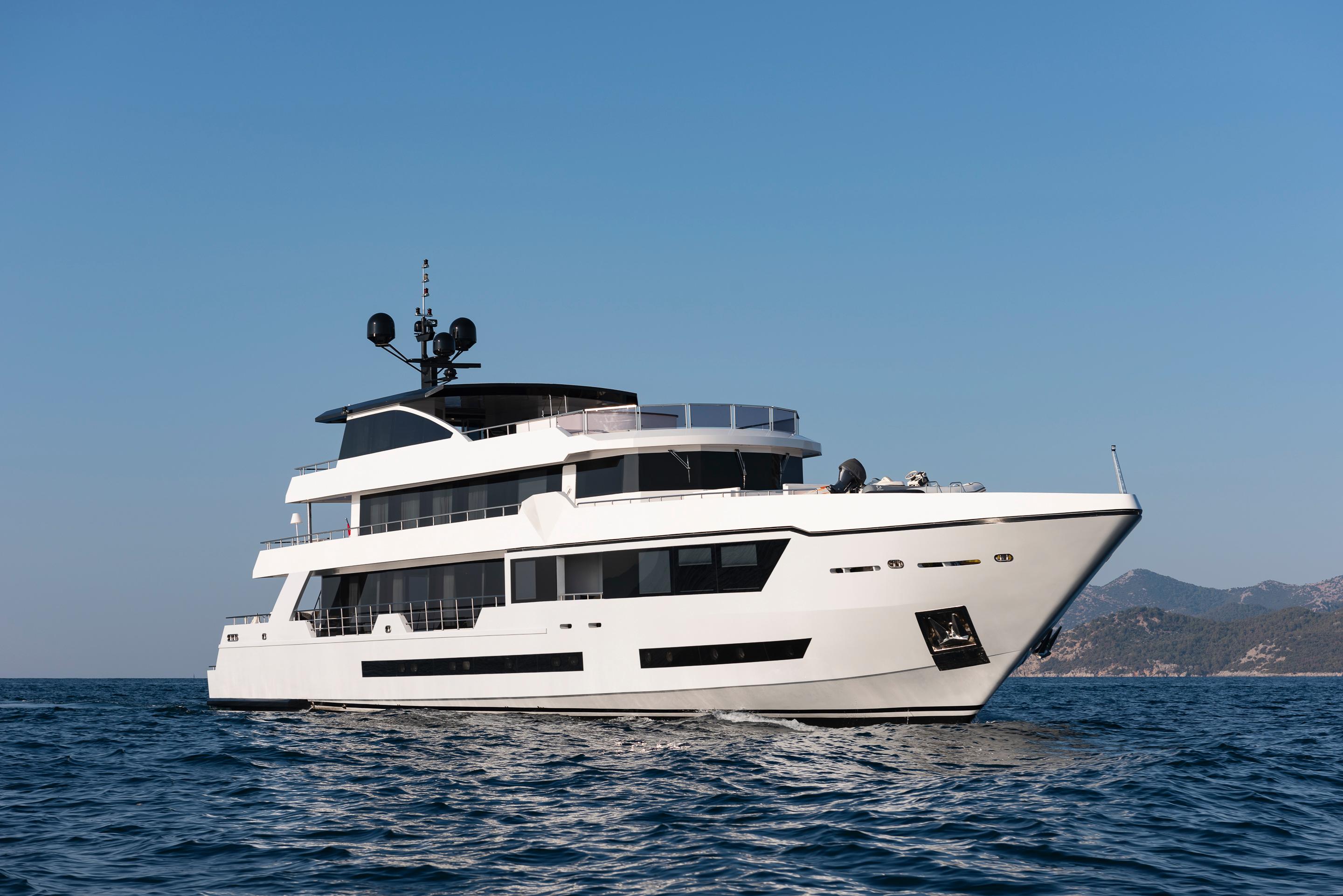 1.3 Motor yacht ADAMARIS.jpg