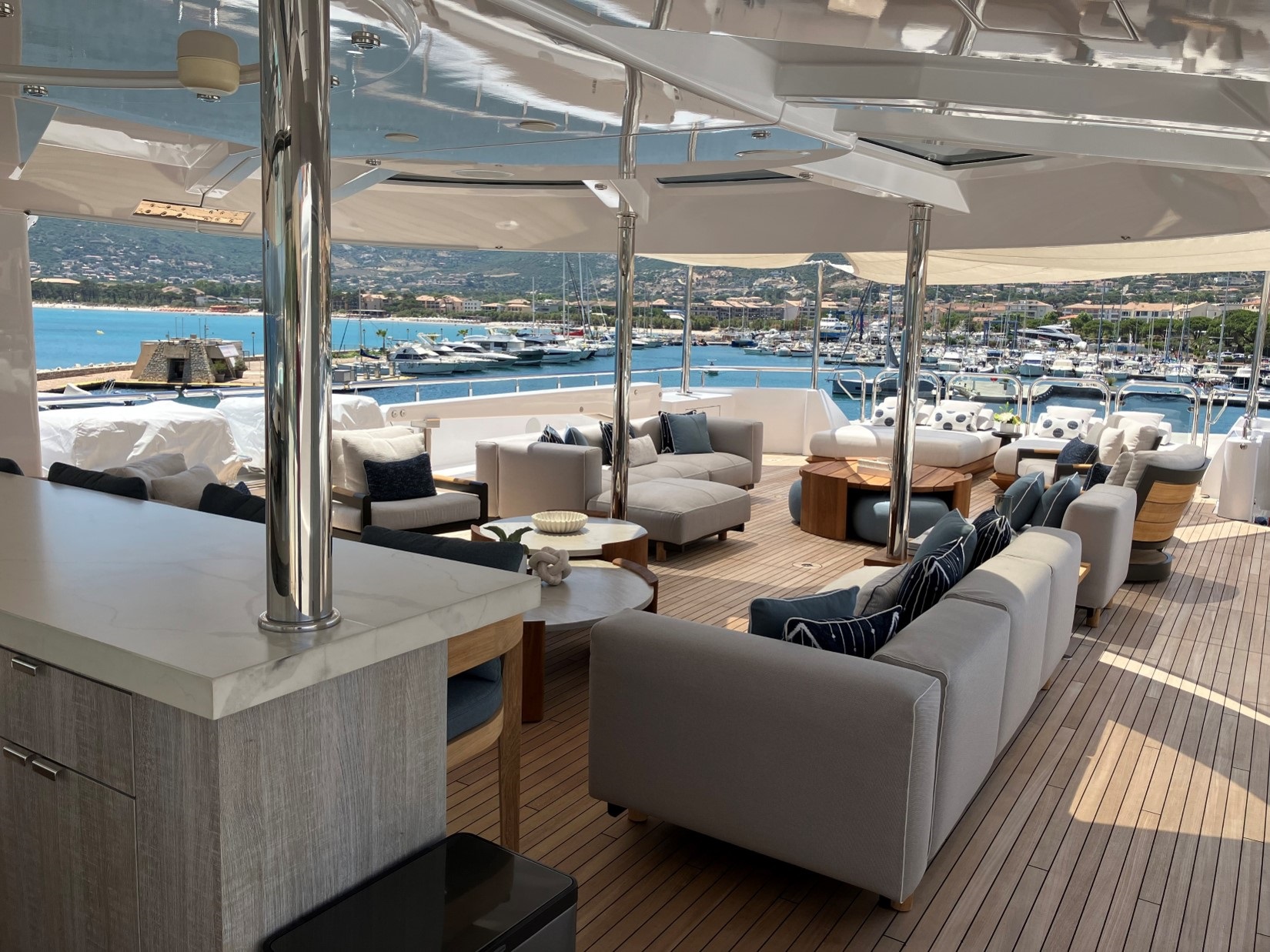 1.3 Motor yacht BACCHUS.jpg