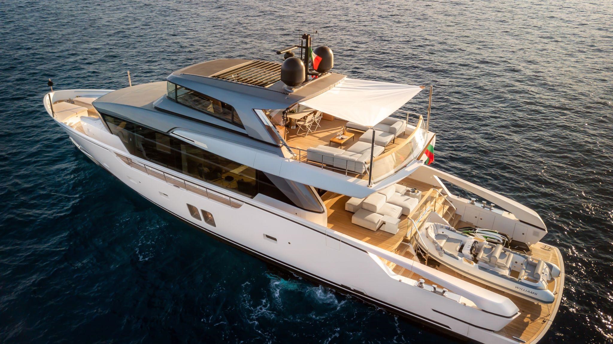 1.3 Motor yacht K1.jpg