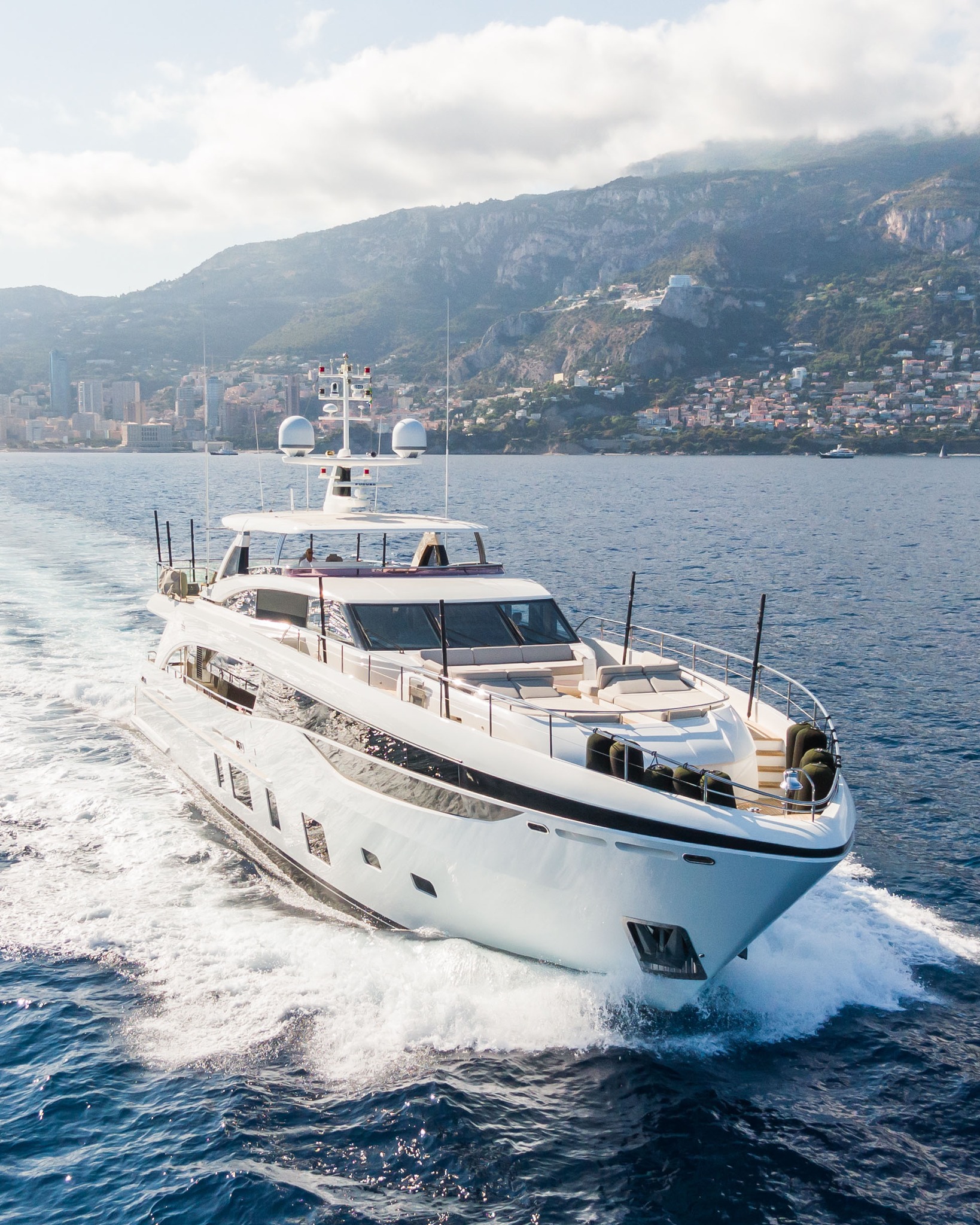 1.3 Motor yacht MINOR FAMILY AFFAIR.jpg