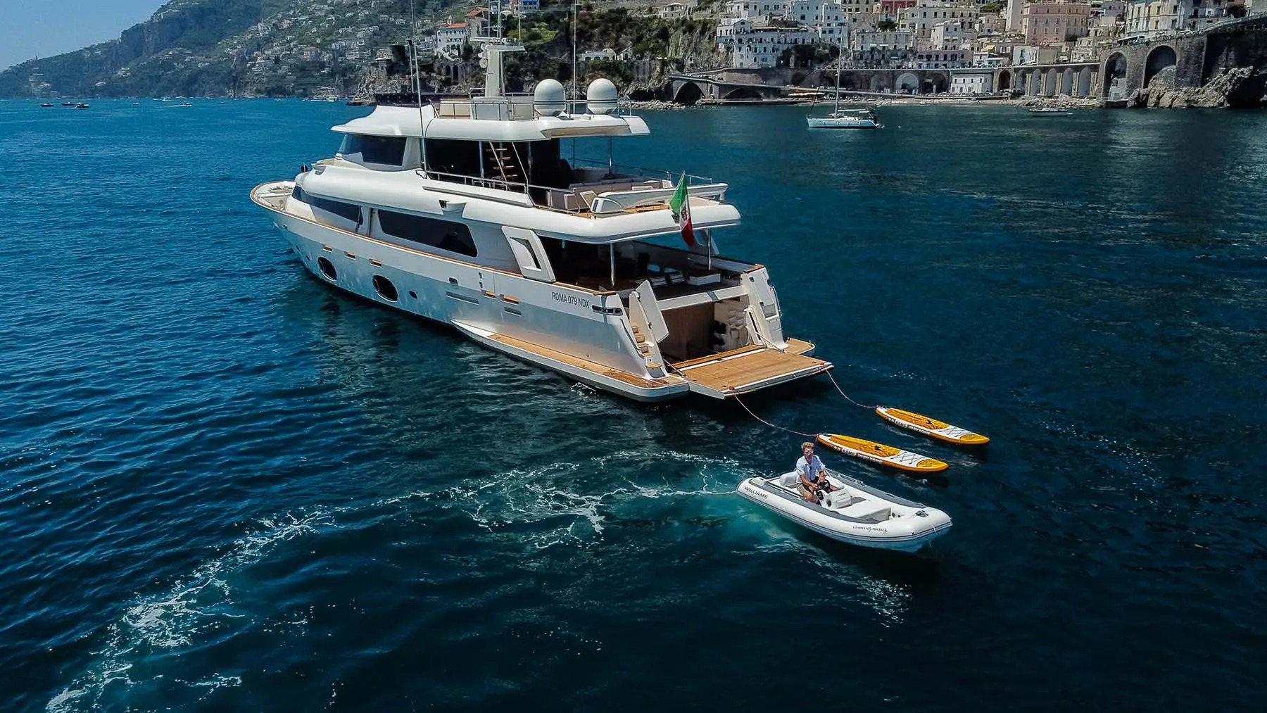 1.3 Motor yacht MUSICA MUSICA.jpg