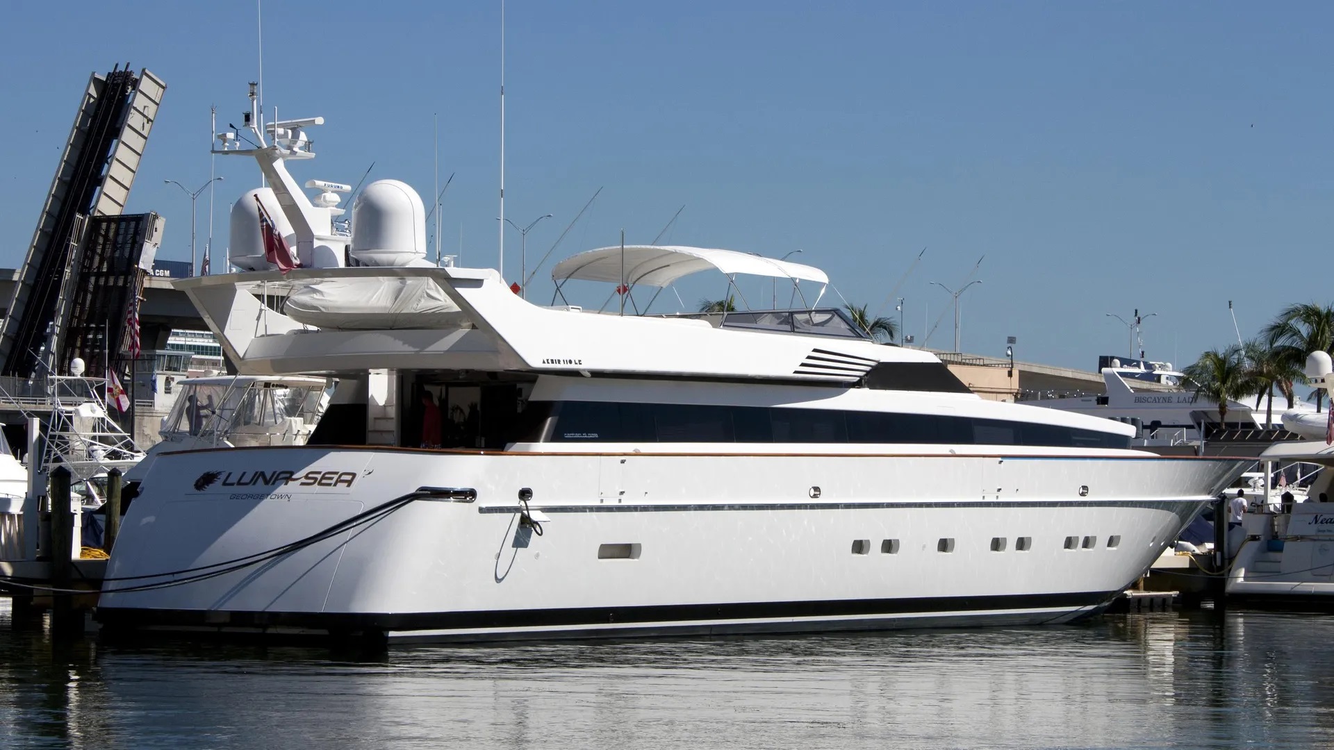 1.3 Super yacht LUNASEA.jpg