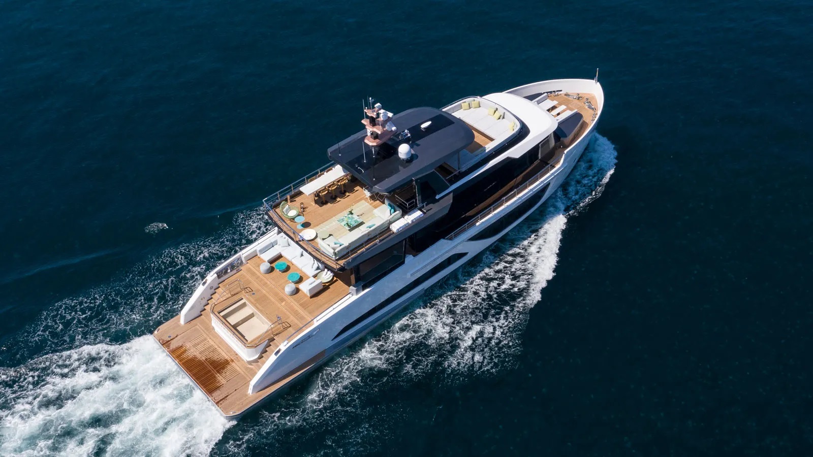 1.3 Super yacht Vivace.jpg
