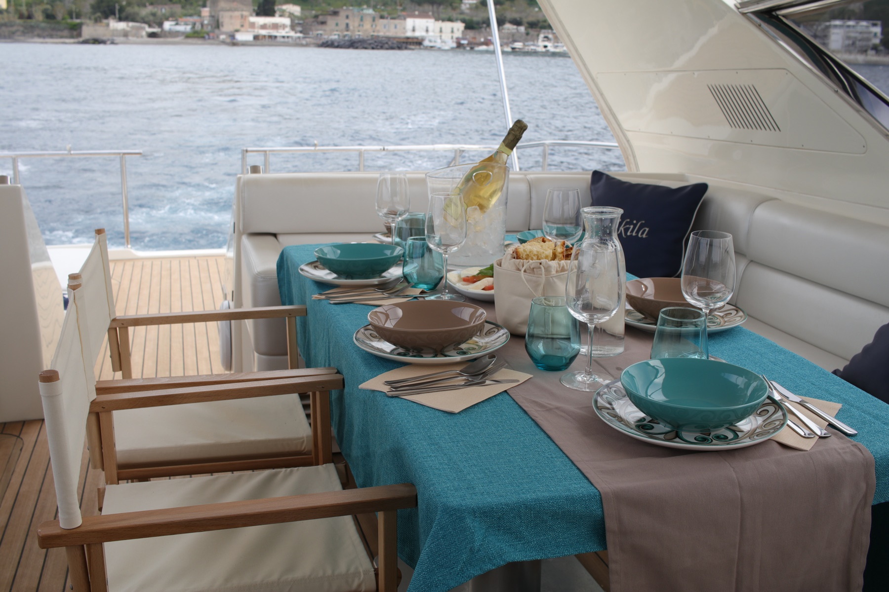 1.4 Sun deck dining.jpg