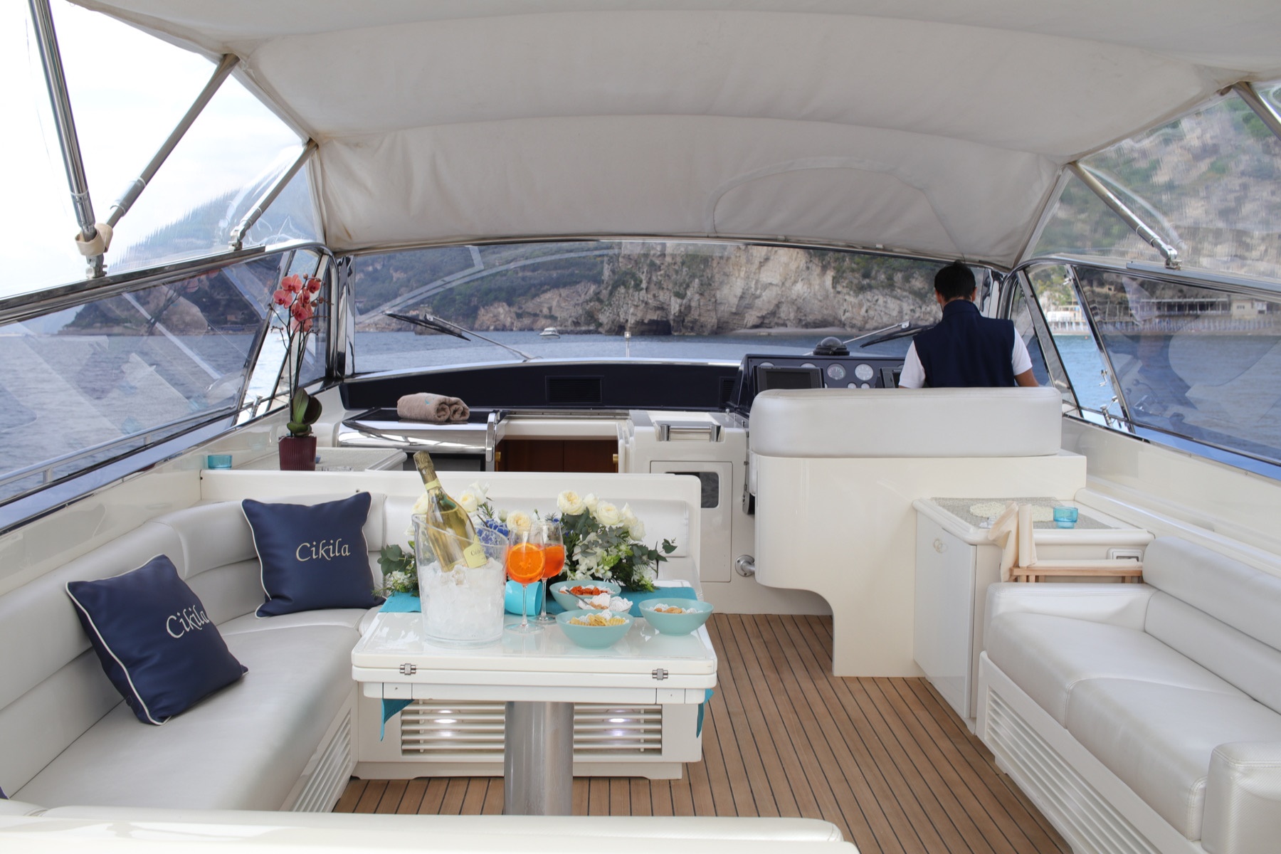 1.5 Sundeck and helm station.jpg