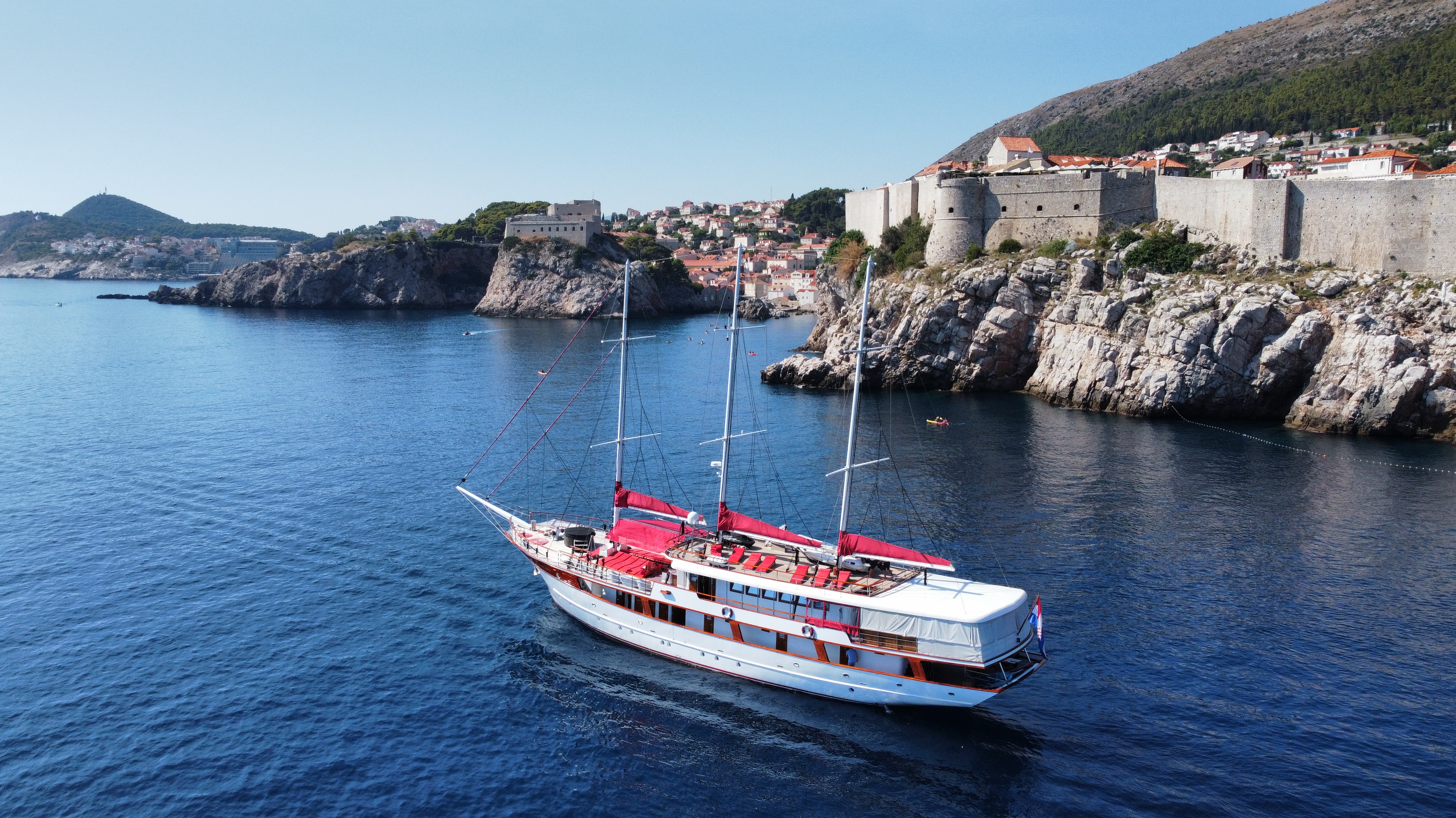 101 Luxury yacht BARBARA.jpg