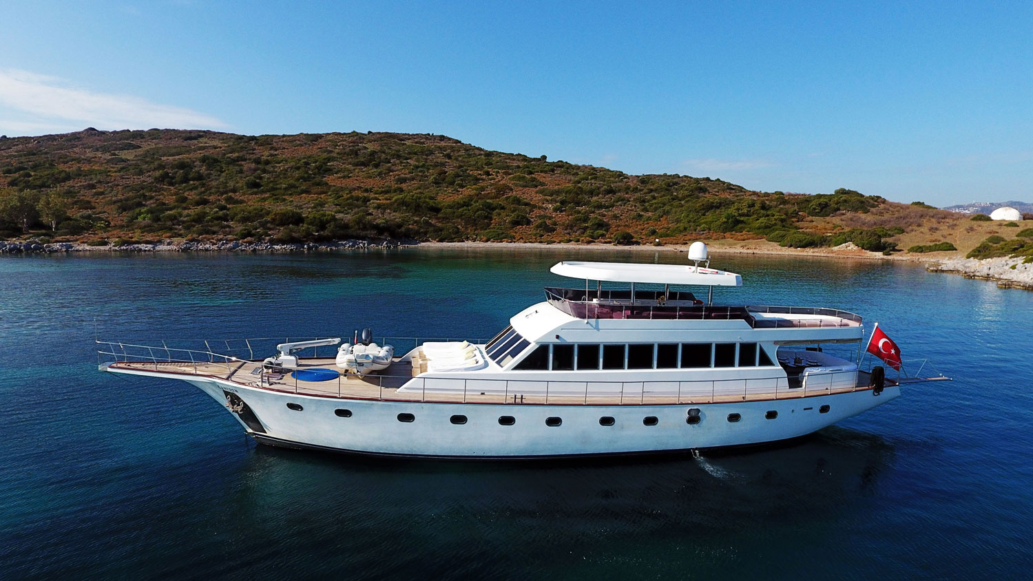 101 Luxury yacht CANEREN.jpg