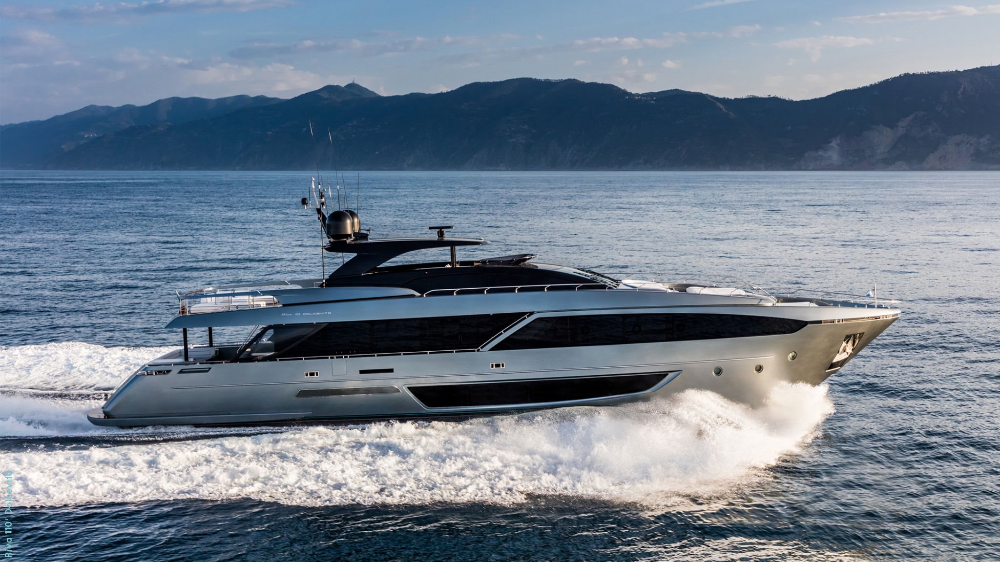 101 Luxury yacht DON'T WORRY.jpg