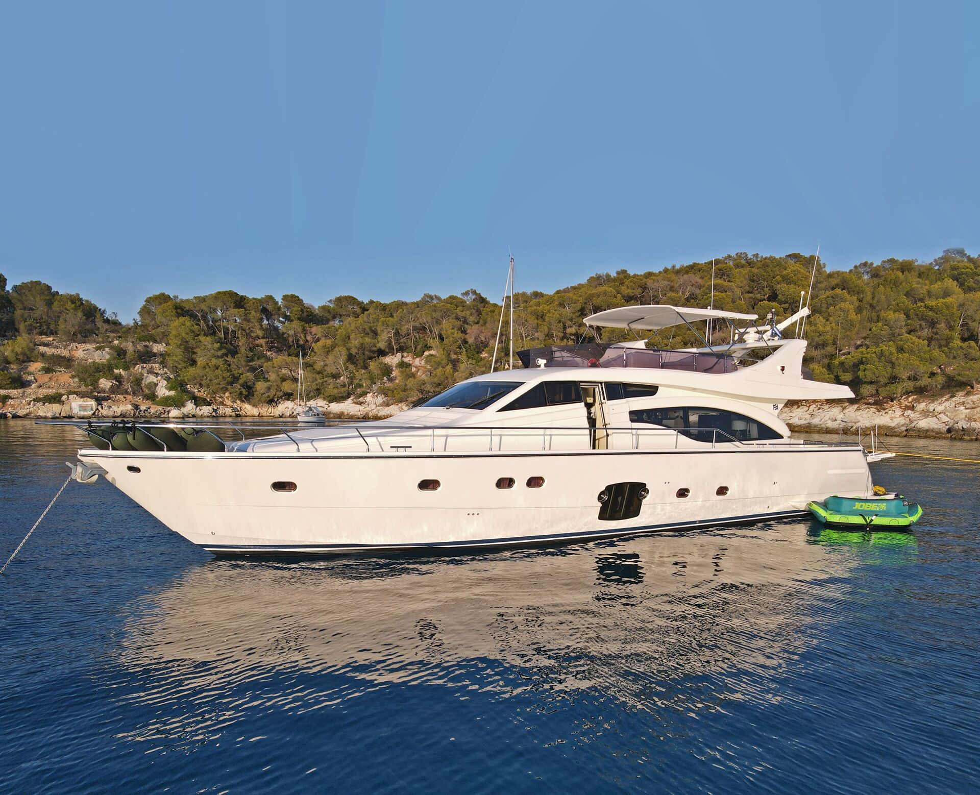 101 Luxury yacht FLOW.jpg