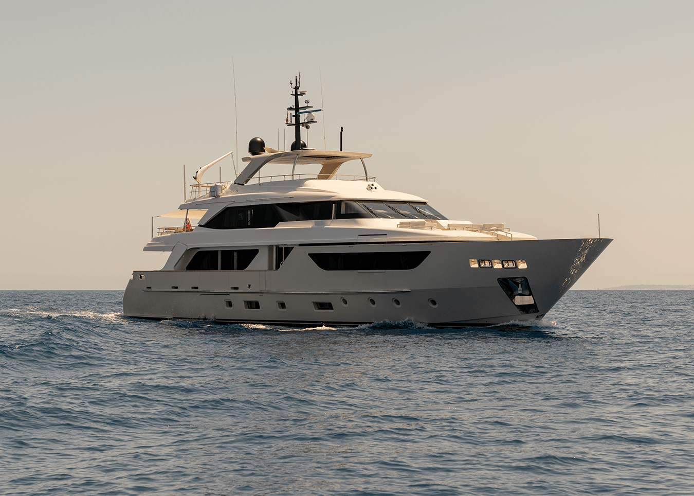 101 Luxury yacht LANCE.png