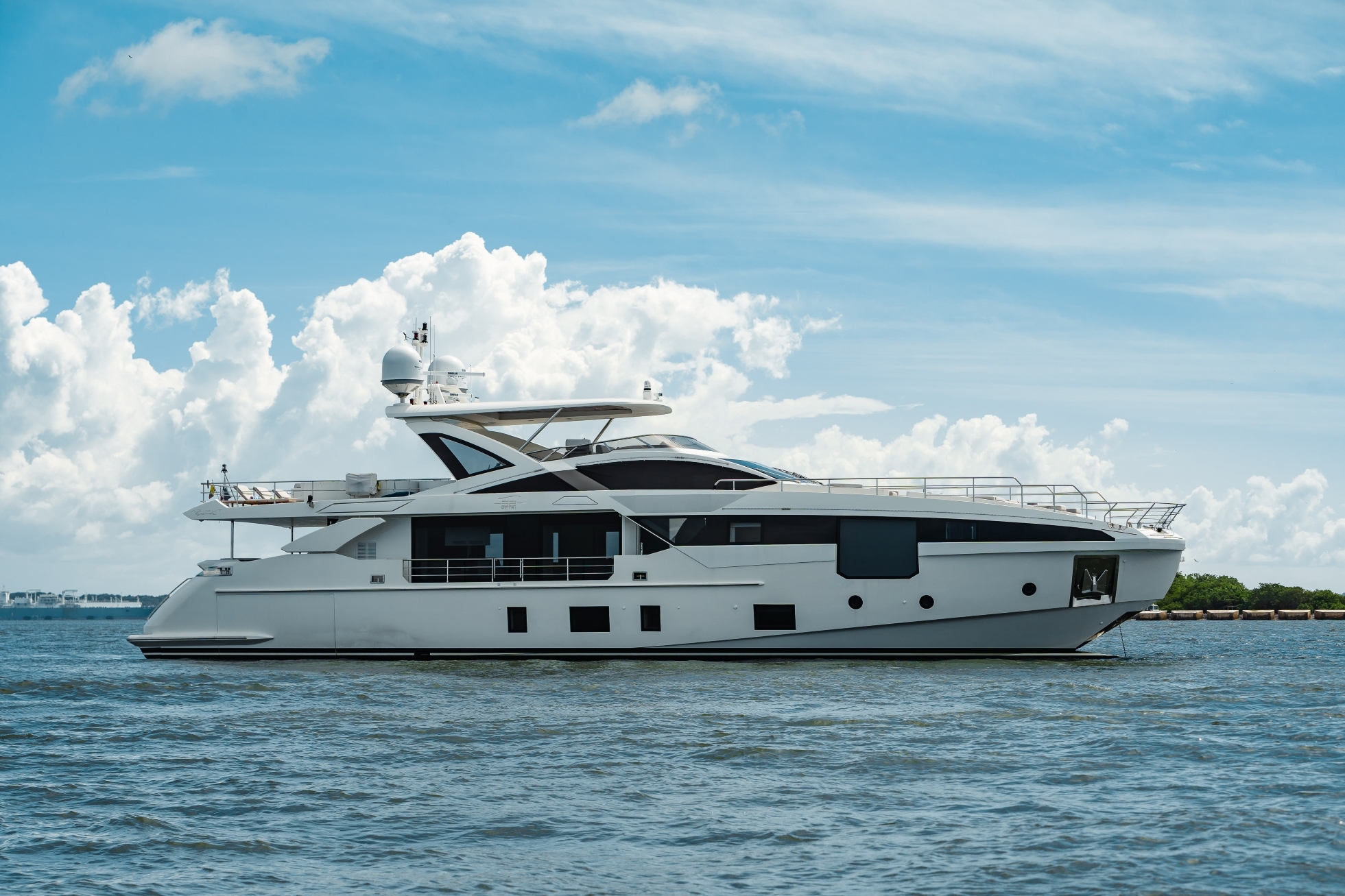 101 Luxury yacht LUZ DE MAR.jpg