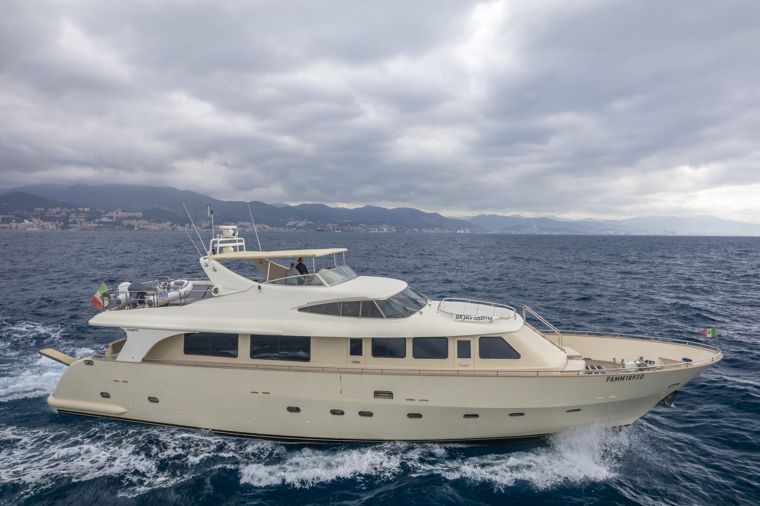 101 Luxury yacht NEWFIELD.jpg