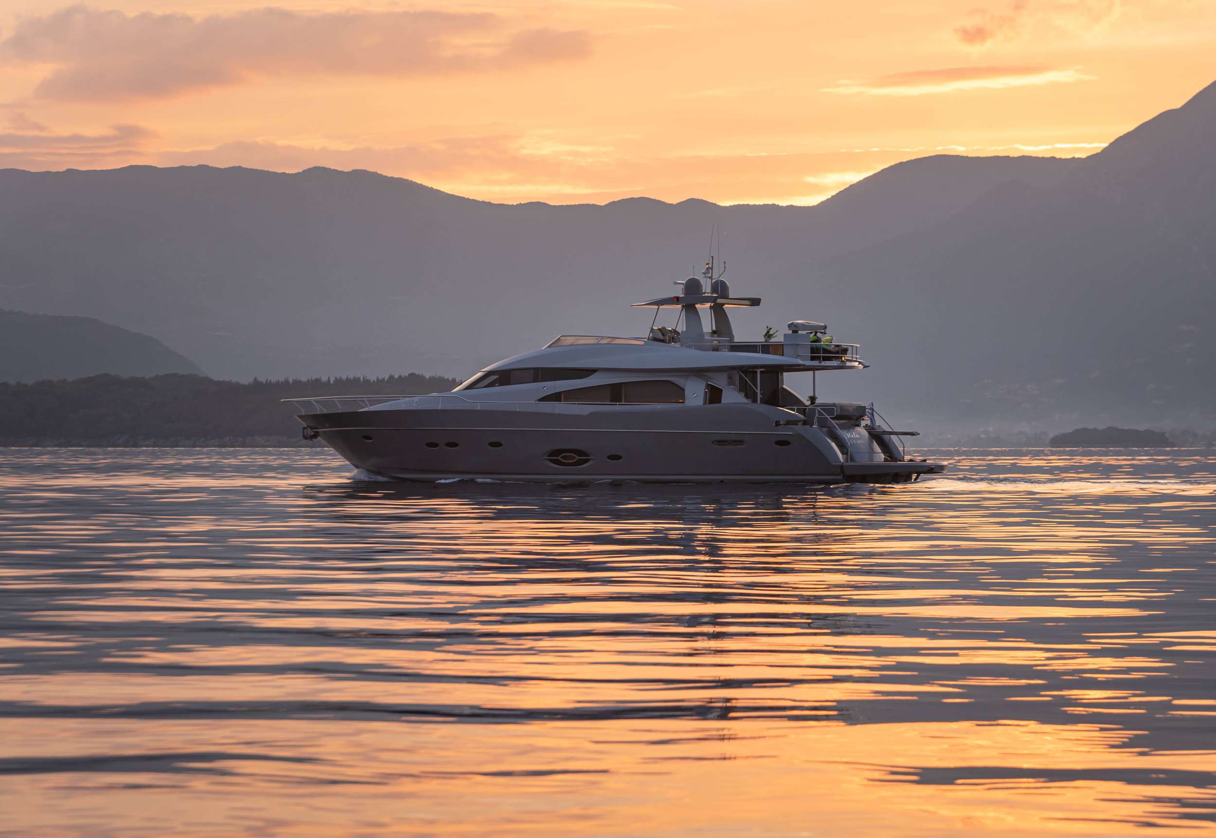 101 Luxury yacht STELA 117.jpg