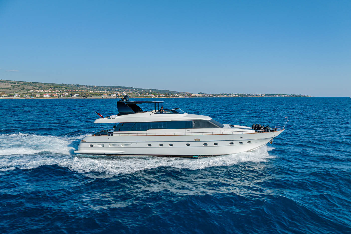 101 Luxury yacht WHITEHAVEN.jpg