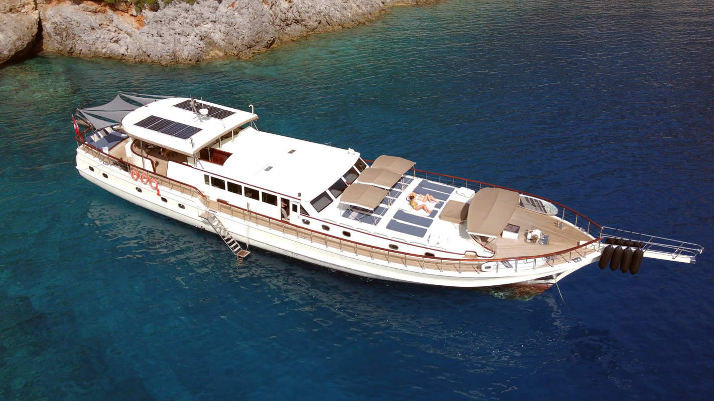 101 Motor yacht ALWAYS SMILE.jpg