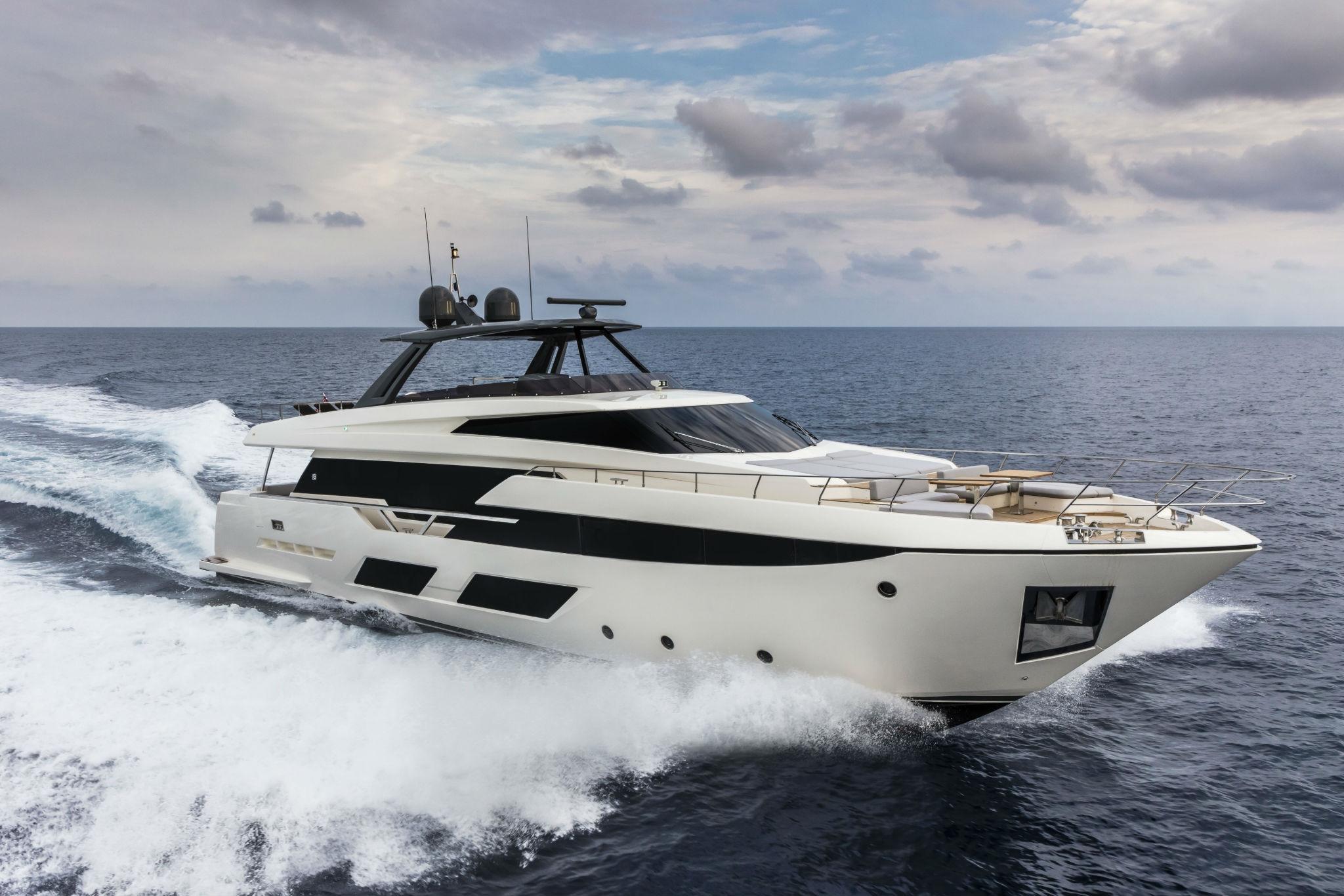 101 Motor yacht DATE NIGHT.jpg