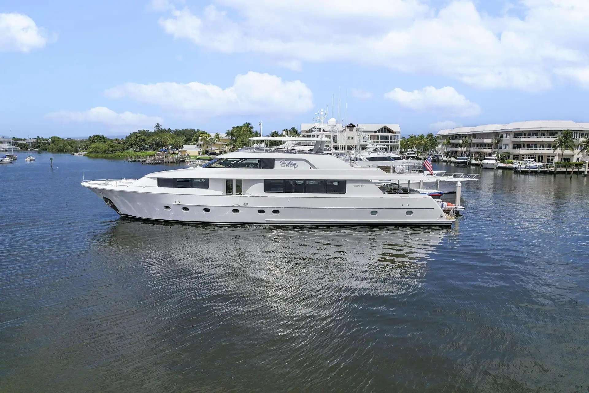 101 Motor yacht EDEN.jpg