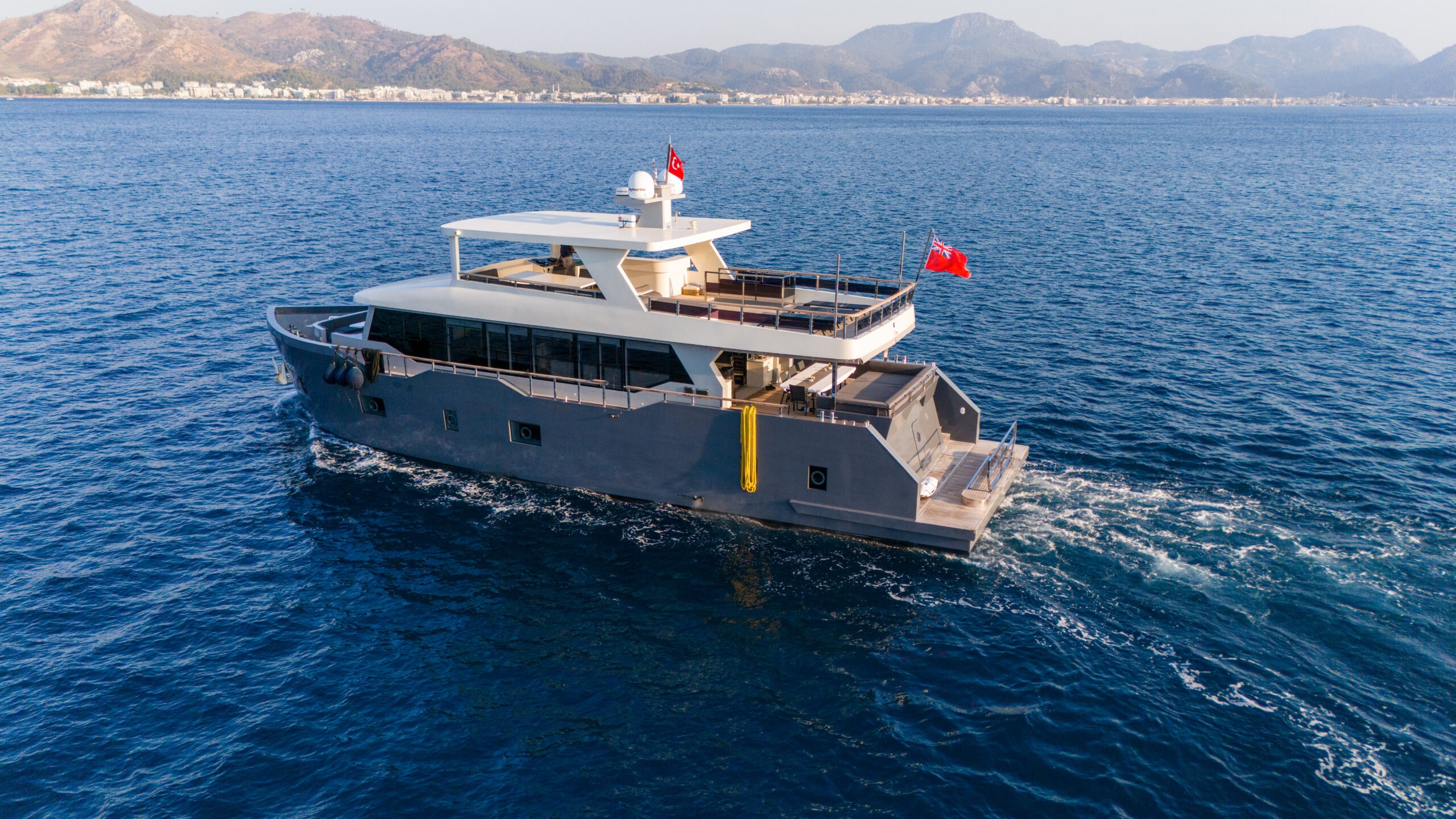 101 Motor yacht IMPACT.jpg