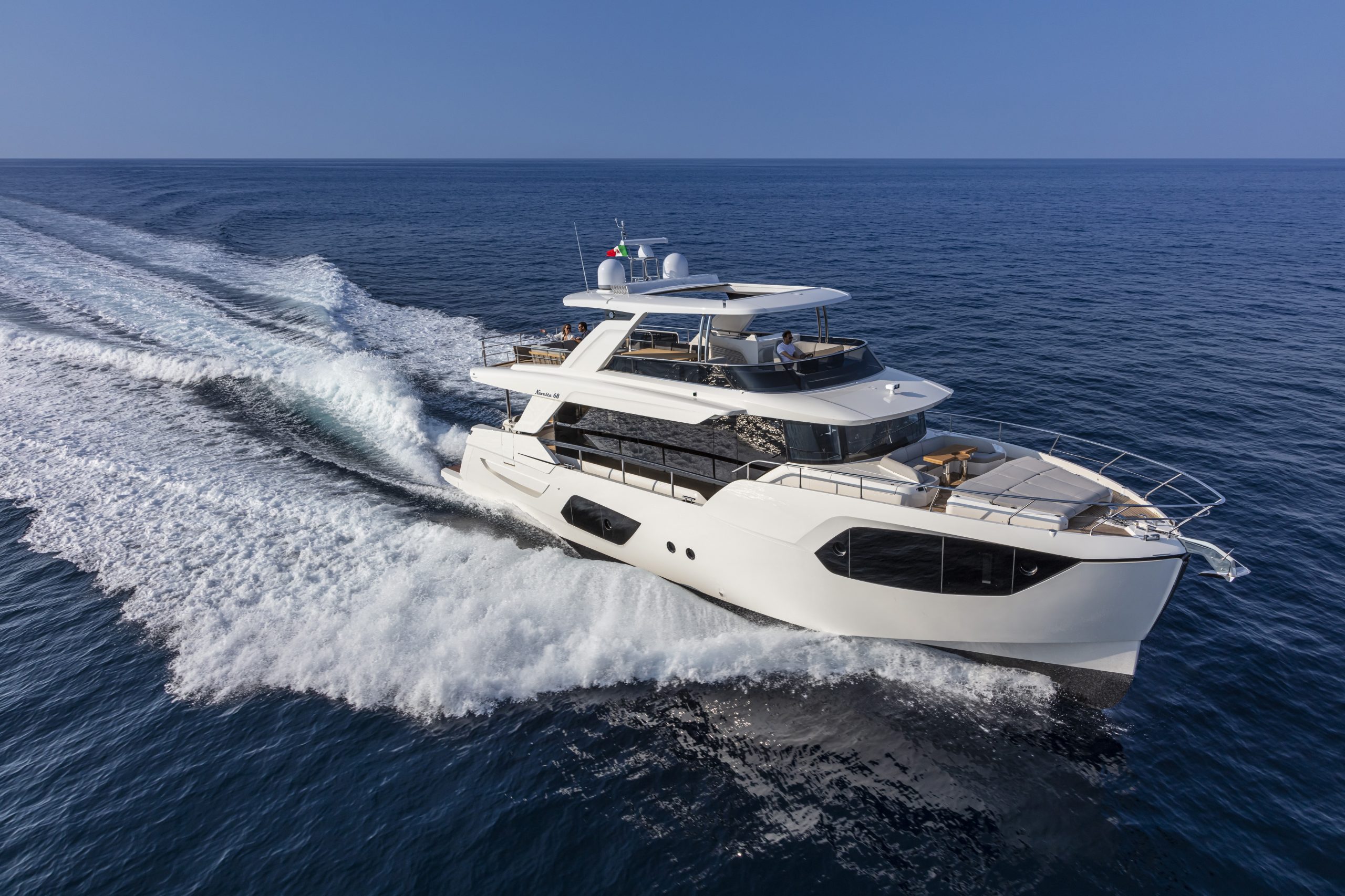 101 Motor yacht LEGEND II.jpg