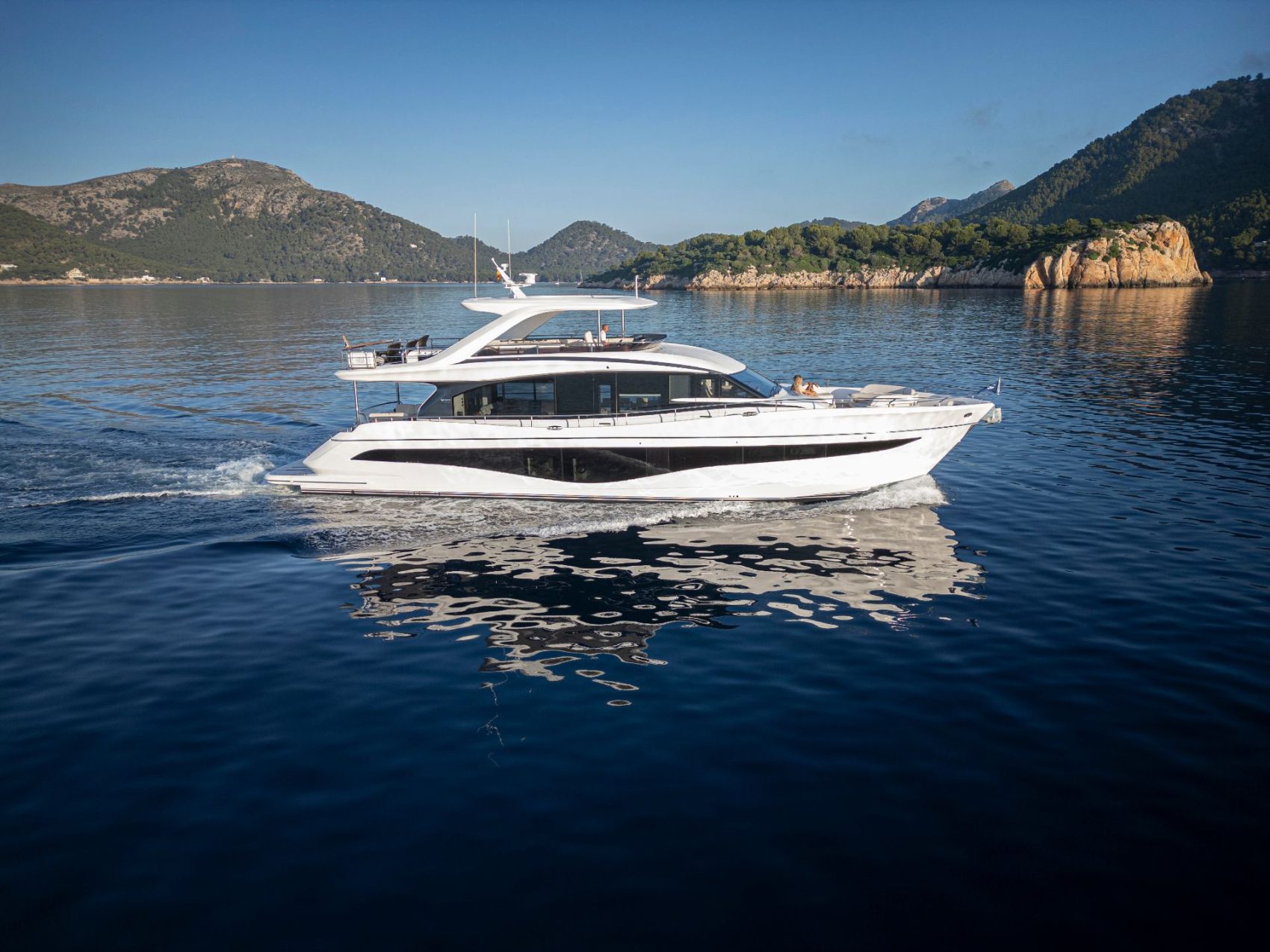 101 Motor yacht NEGOTIATOR 1.jpg
