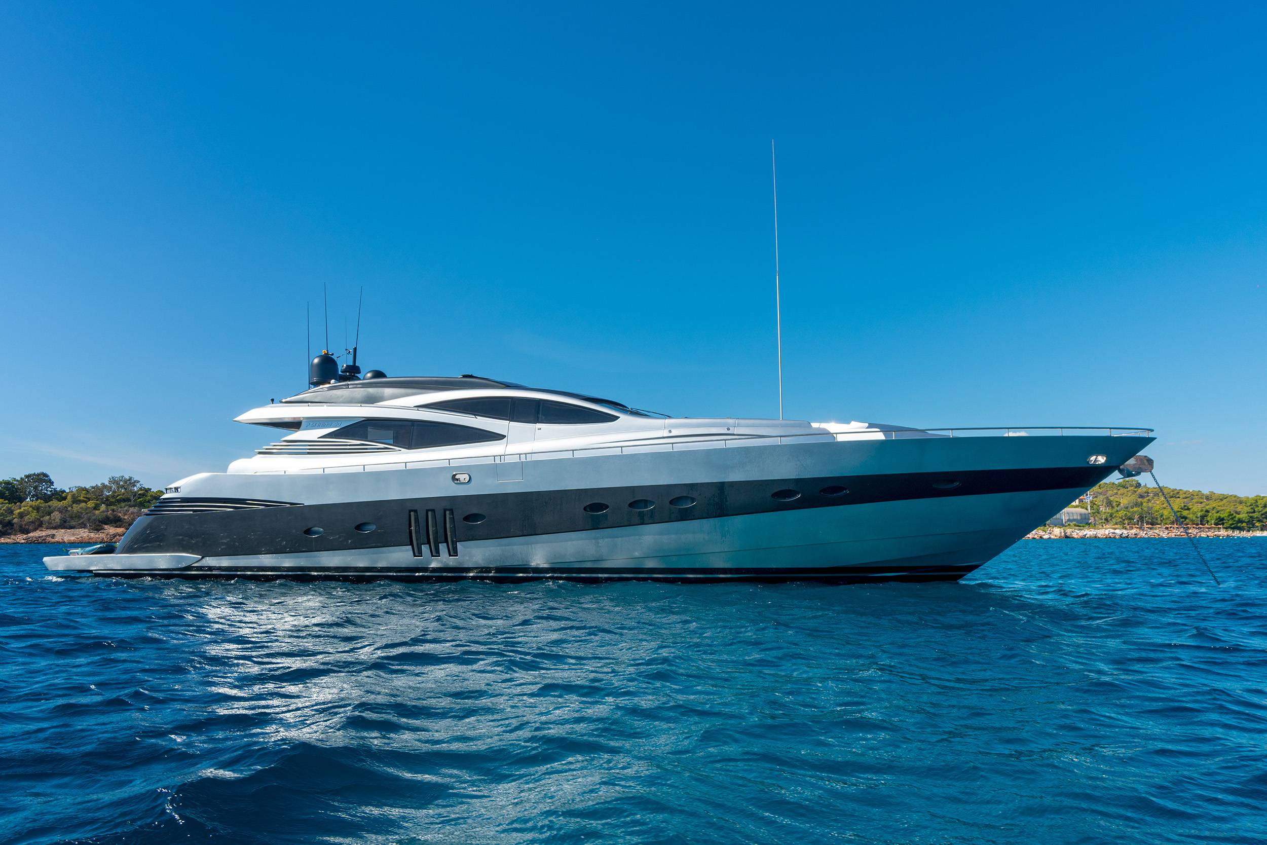 101 Motor yacht ONE.jpg