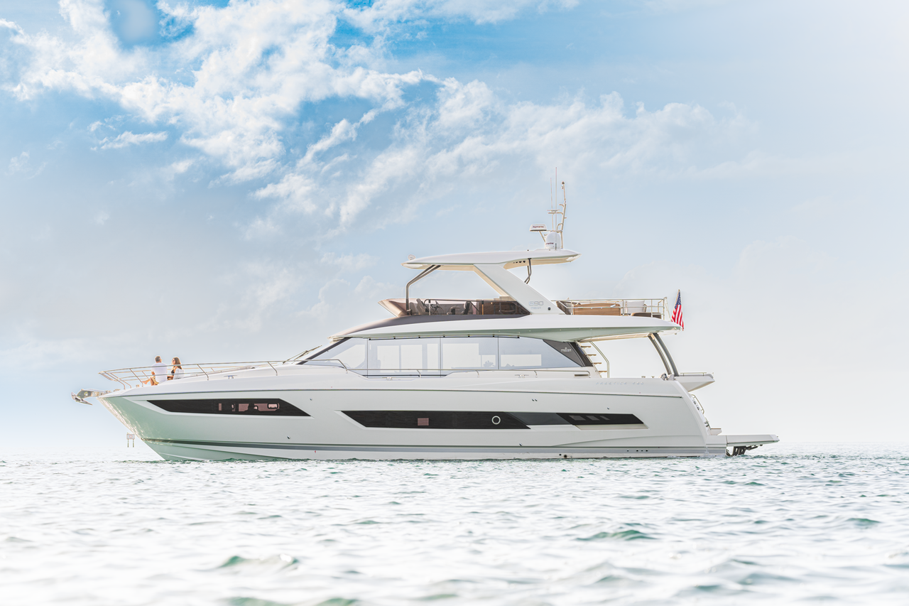 101 Motor yacht PRESTIGE 690.png
